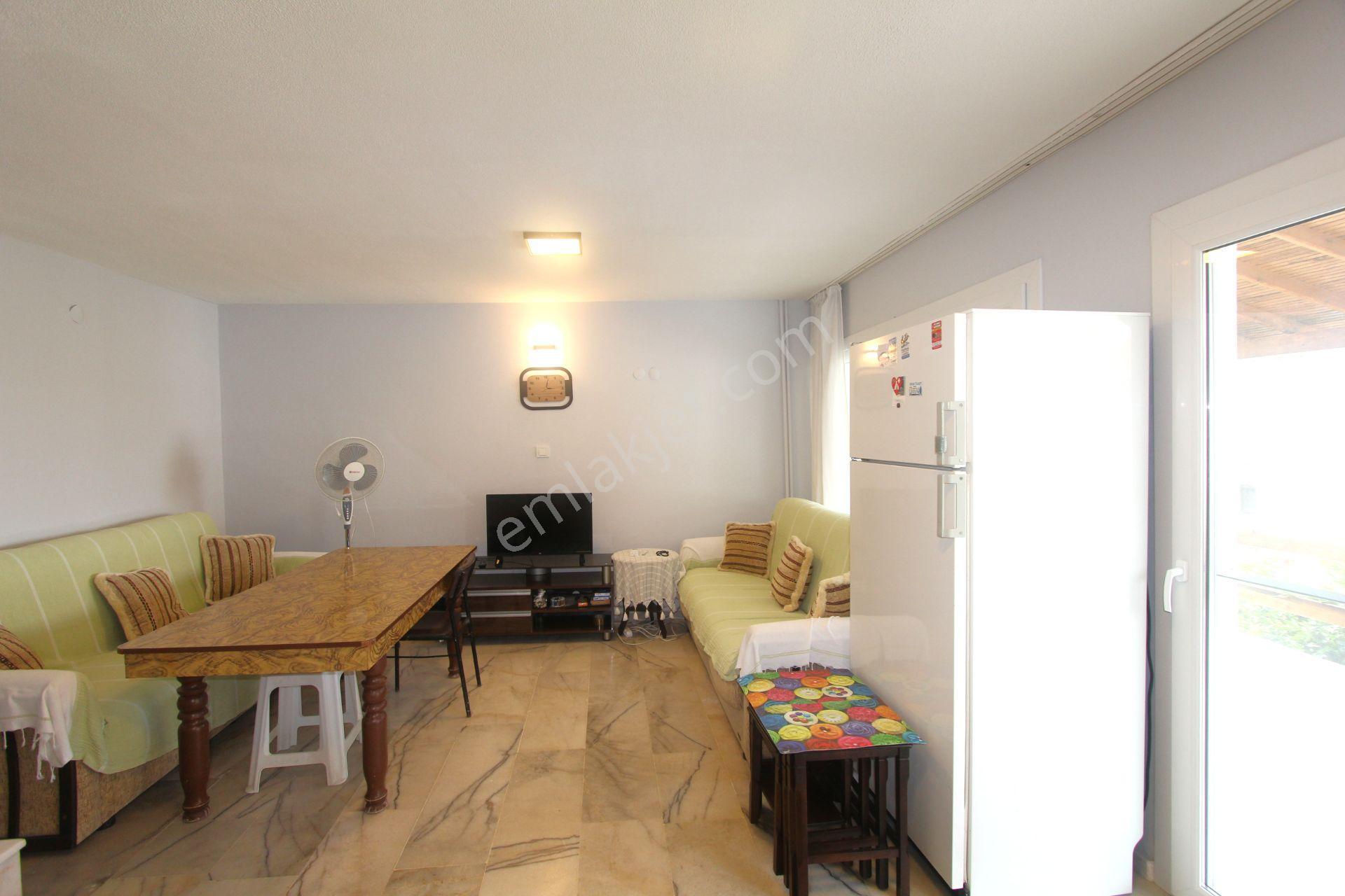 Gümüldür Gümüşsu Yakamoz Sitesinde Tadilatlı Tripleks Satılık Villa - Görsel 12