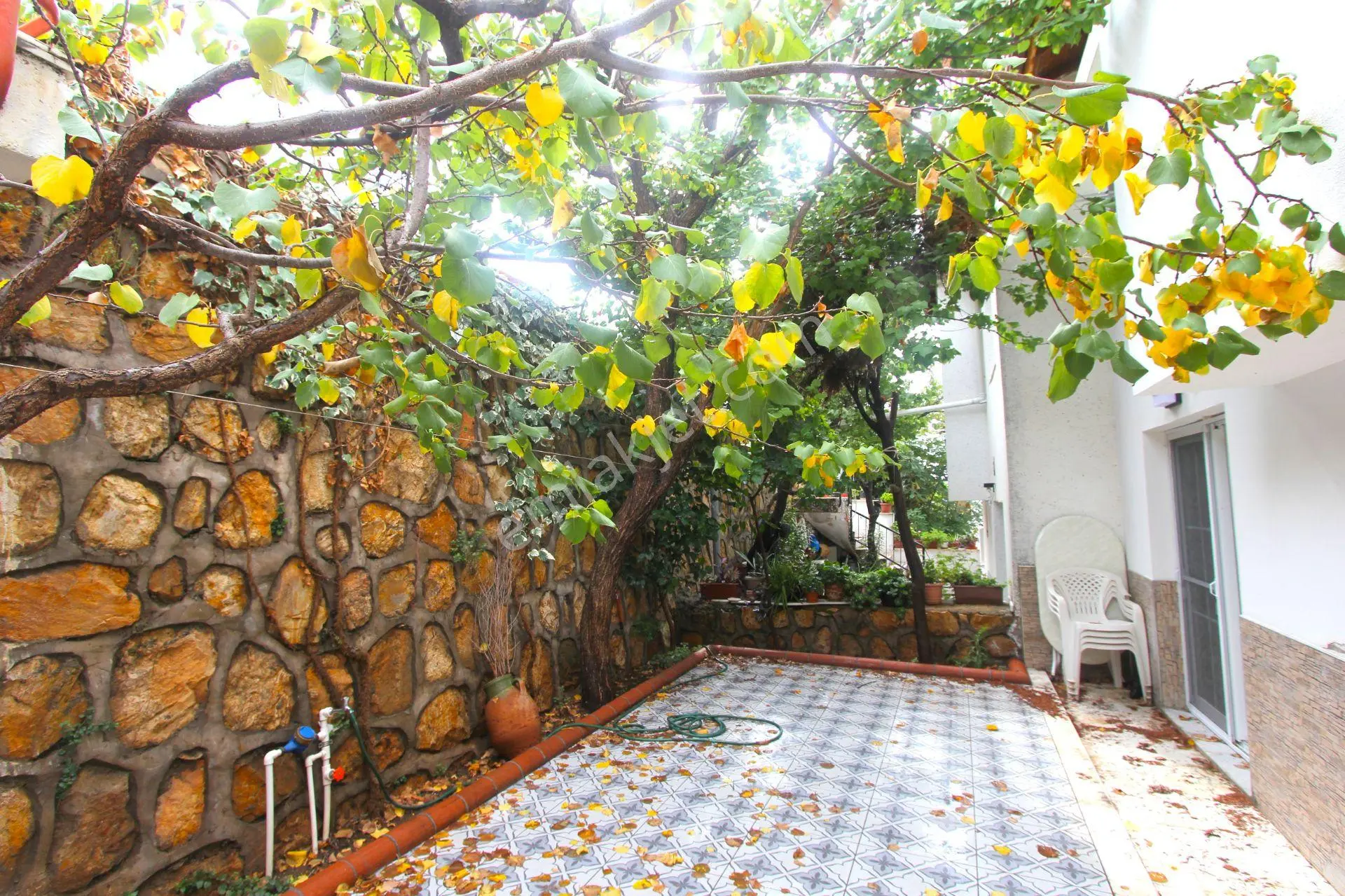 Gümüldür Gümüşsu Yakamoz Sitesinde Tadilatlı Tripleks Satılık Villa - Görsel 5