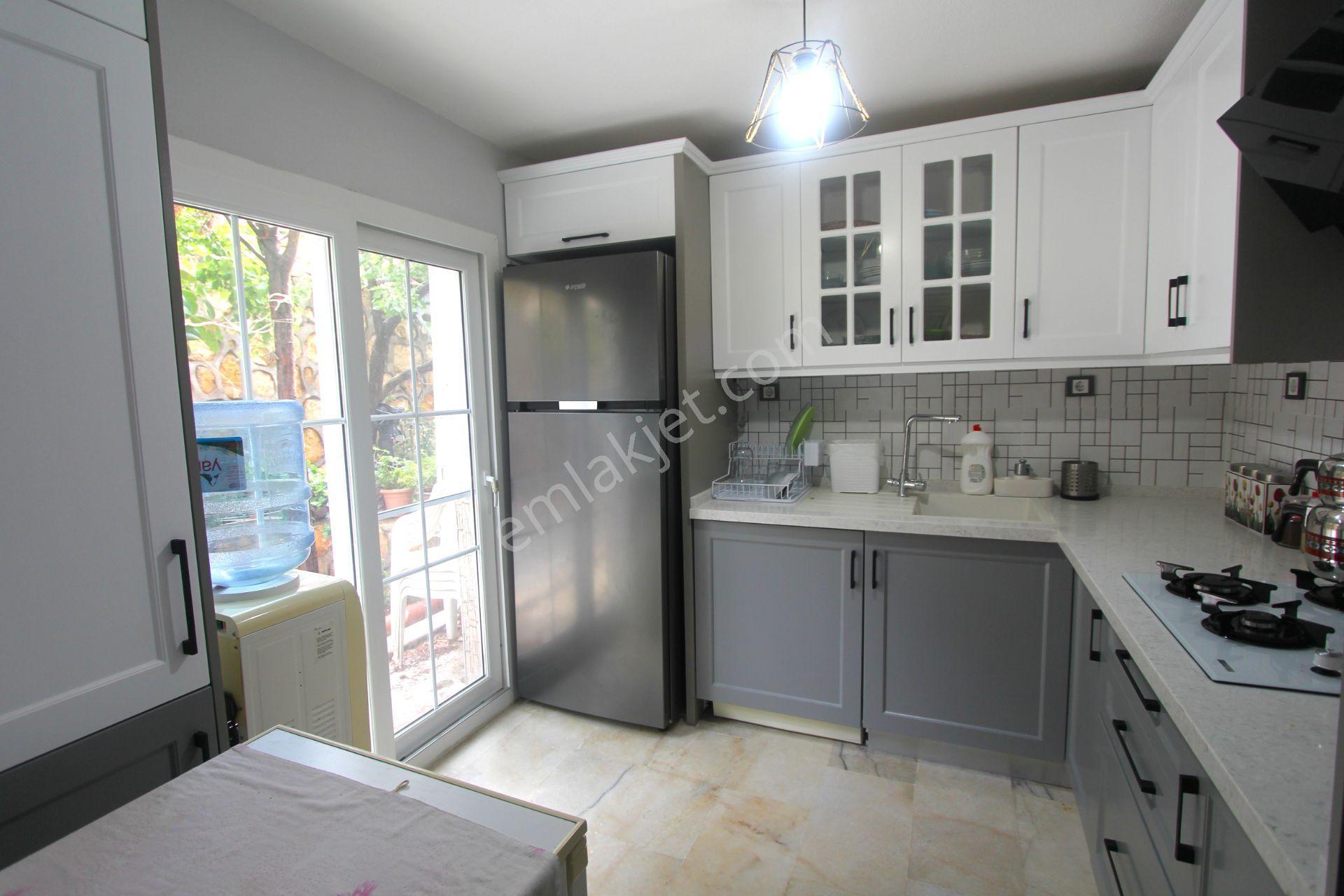 Gümüldür Gümüşsu Yakamoz Sitesinde Tadilatlı Tripleks Satılık Villa - Görsel 9