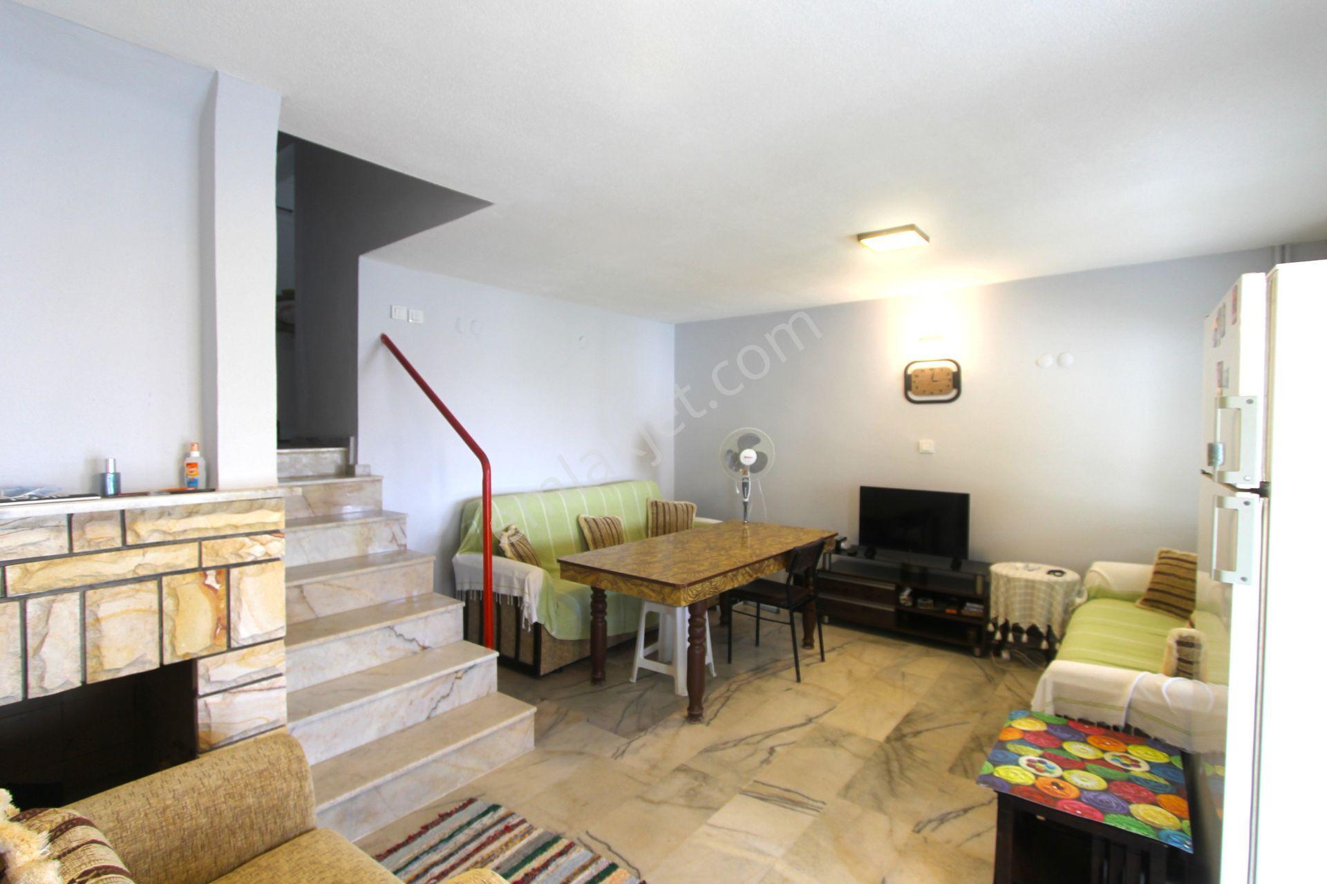Gümüldür Gümüşsu Yakamoz Sitesinde Tadilatlı Tripleks Satılık Villa - Görsel 13