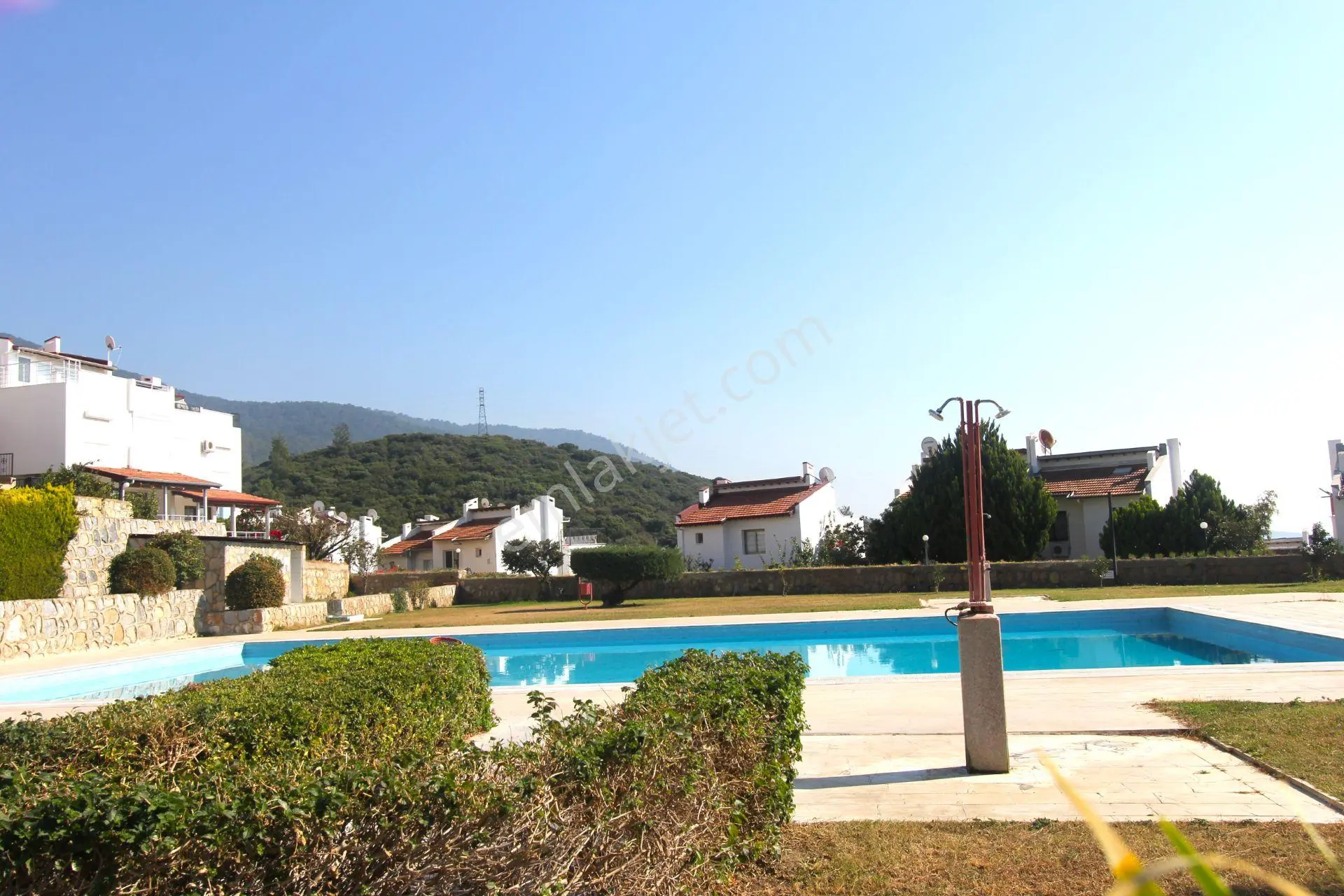 Gümüldür Gümüşsu Yakamoz Sitesinde Tadilatlı Tripleks Satılık Villa - Görsel 4
