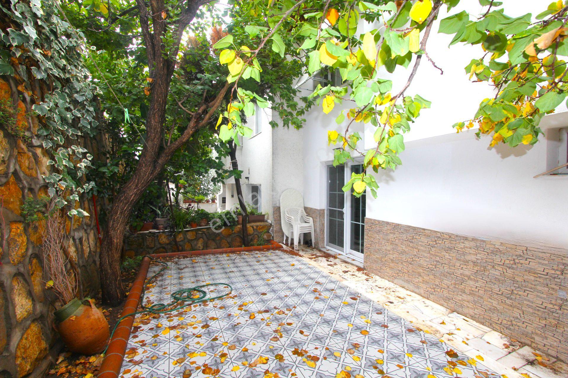 Gümüldür Gümüşsu Yakamoz Sitesinde Tadilatlı Tripleks Satılık Villa - Görsel 7