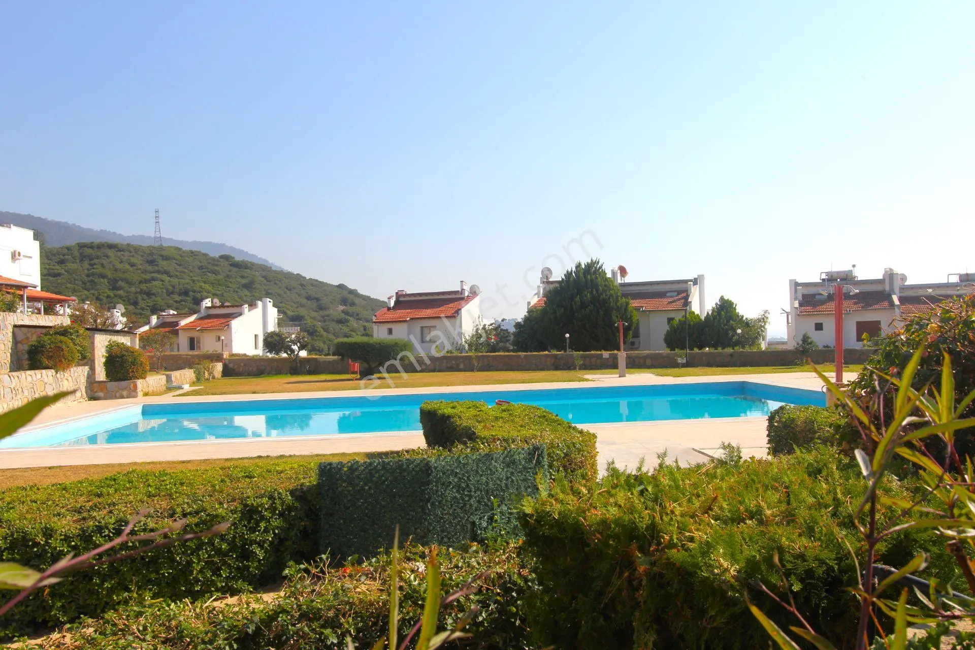 Gümüldür Gümüşsu Yakamoz Sitesinde Tadilatlı Tripleks Satılık Villa - Görsel 3