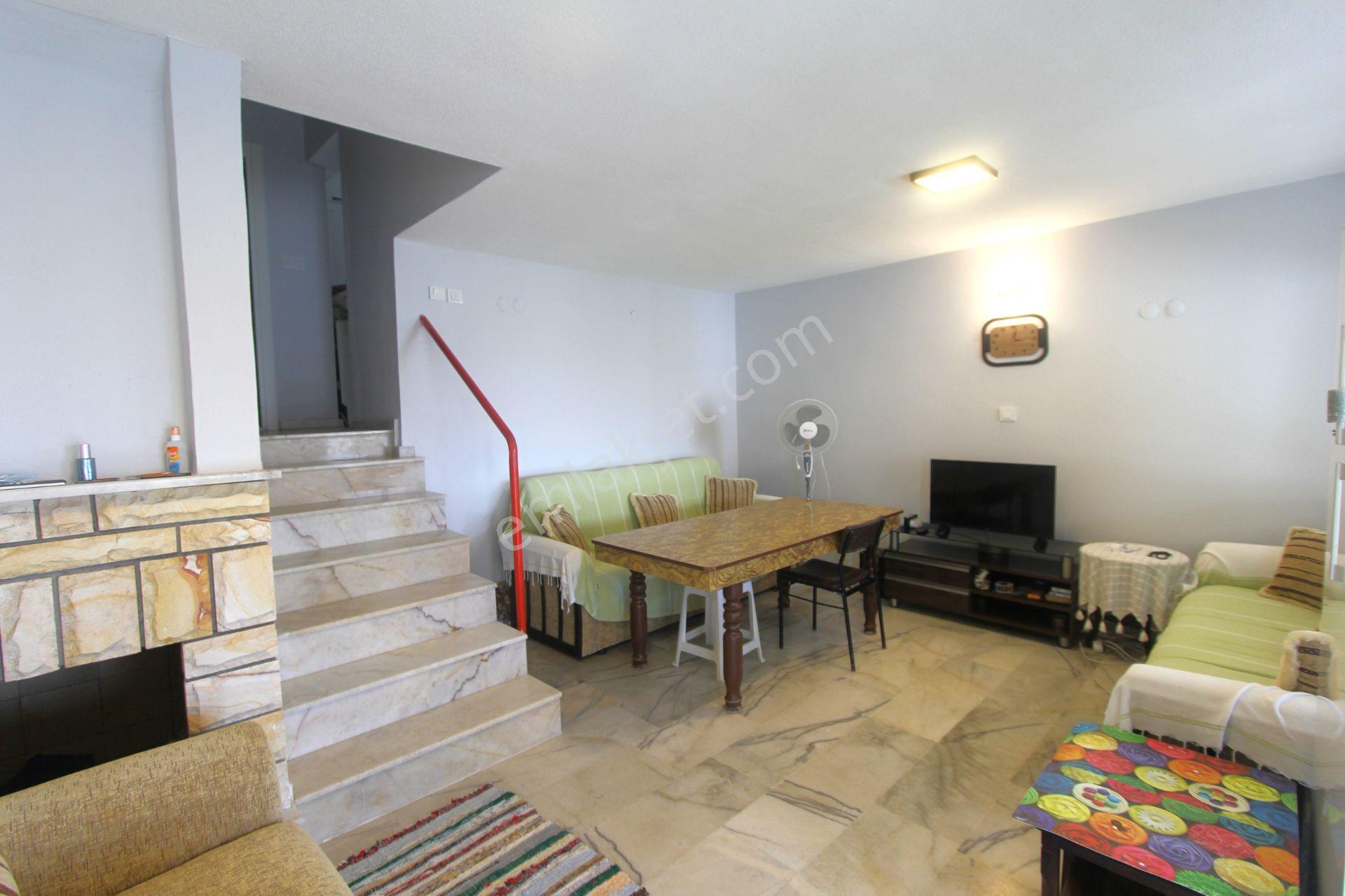 Gümüldür Gümüşsu Yakamoz Sitesinde Tadilatlı Tripleks Satılık Villa - Görsel 11