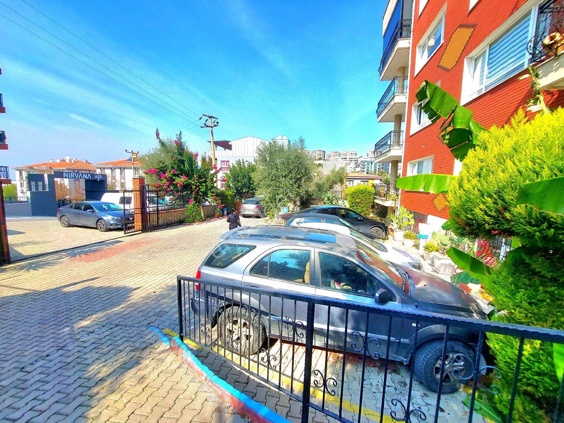 Kuşadası Ege Mahallesinde Havuzlu Sitede Masrafsız 3+1 Daire - Görsel 34