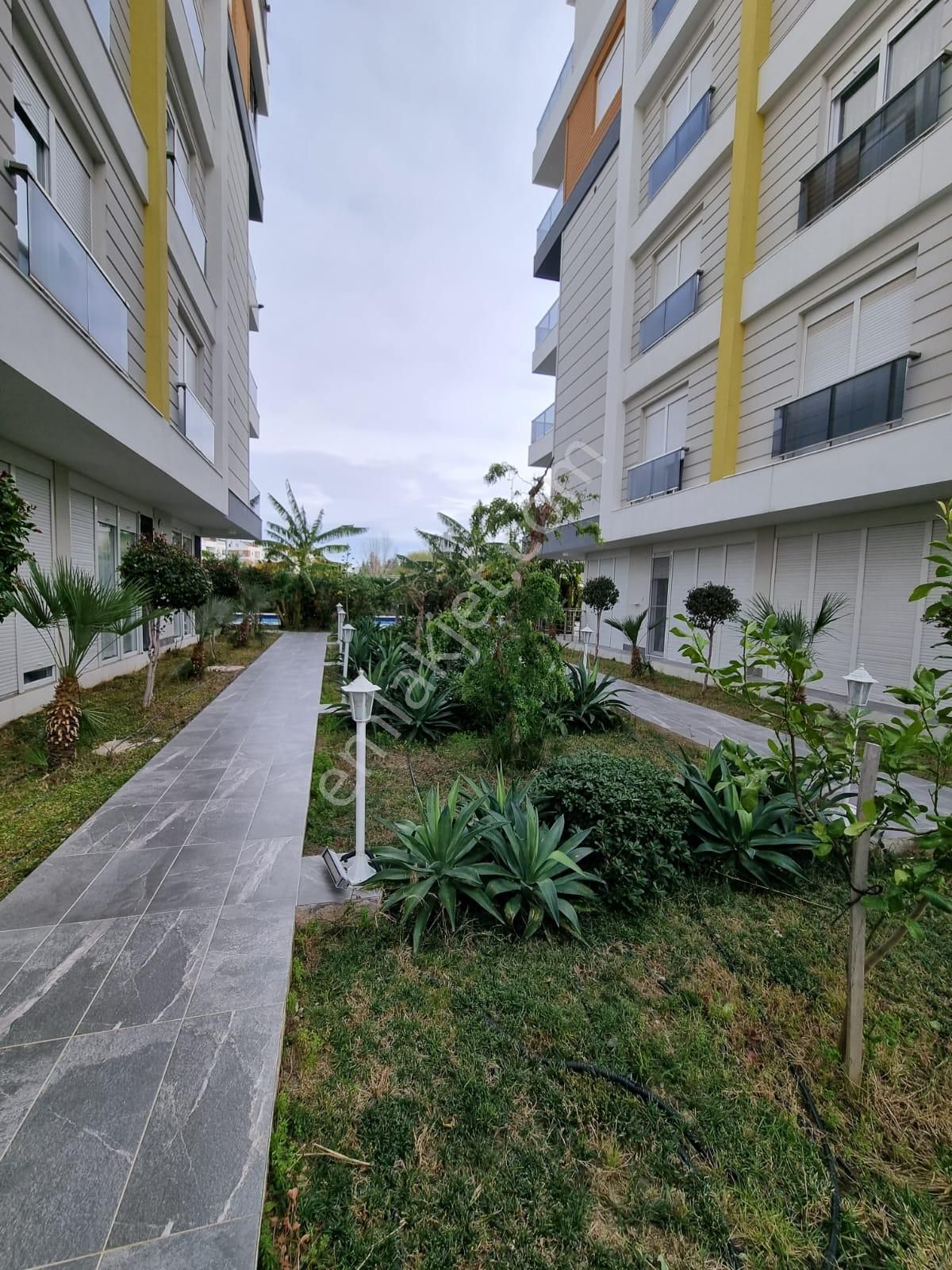 Yüzme Havuzlu , Saunalı Çok Şık Sitede Katta 2+1 - Görsel 24