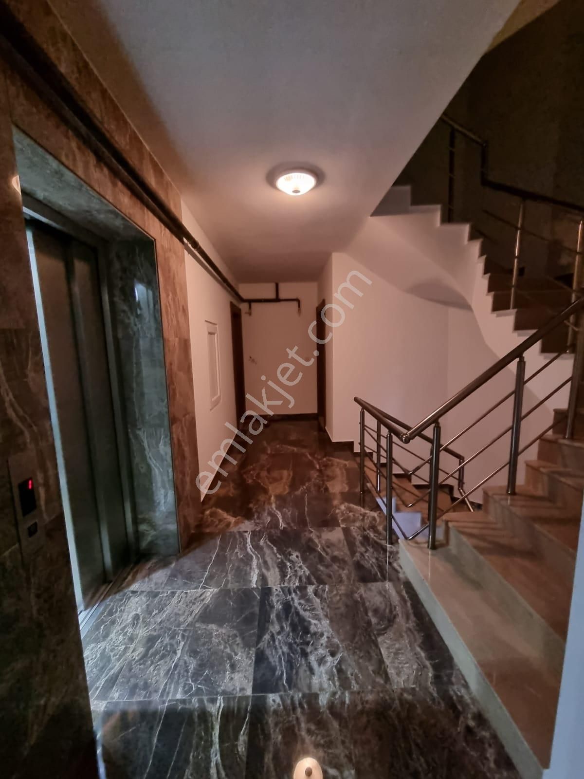 Yüzme Havuzlu , Saunalı Çok Şık Sitede Katta 2+1 - Görsel 15