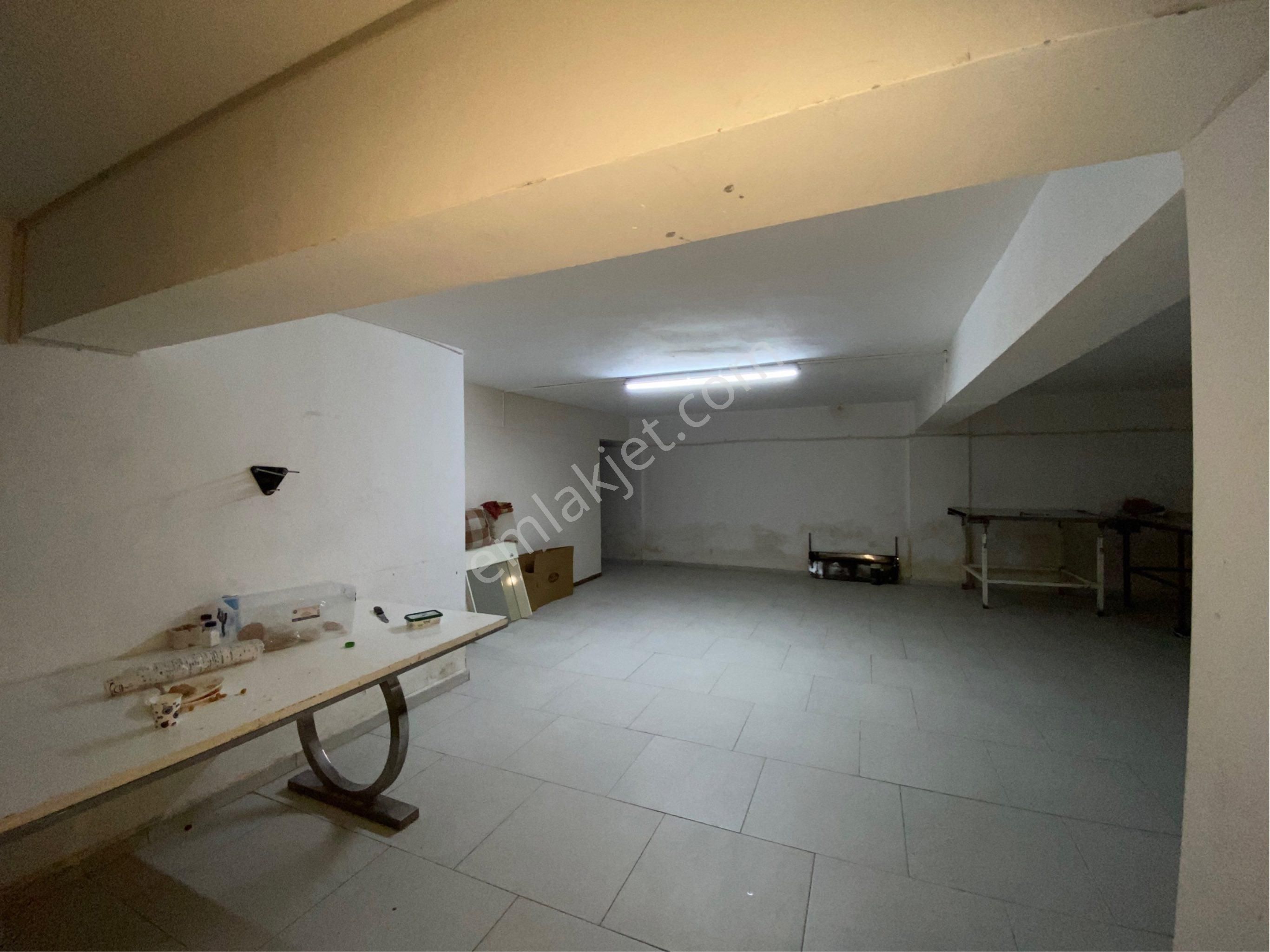 Bornova Ergene Mahallesinde Geniş Cepheli 400 M2 Kiralık Dükkan - Görsel 4