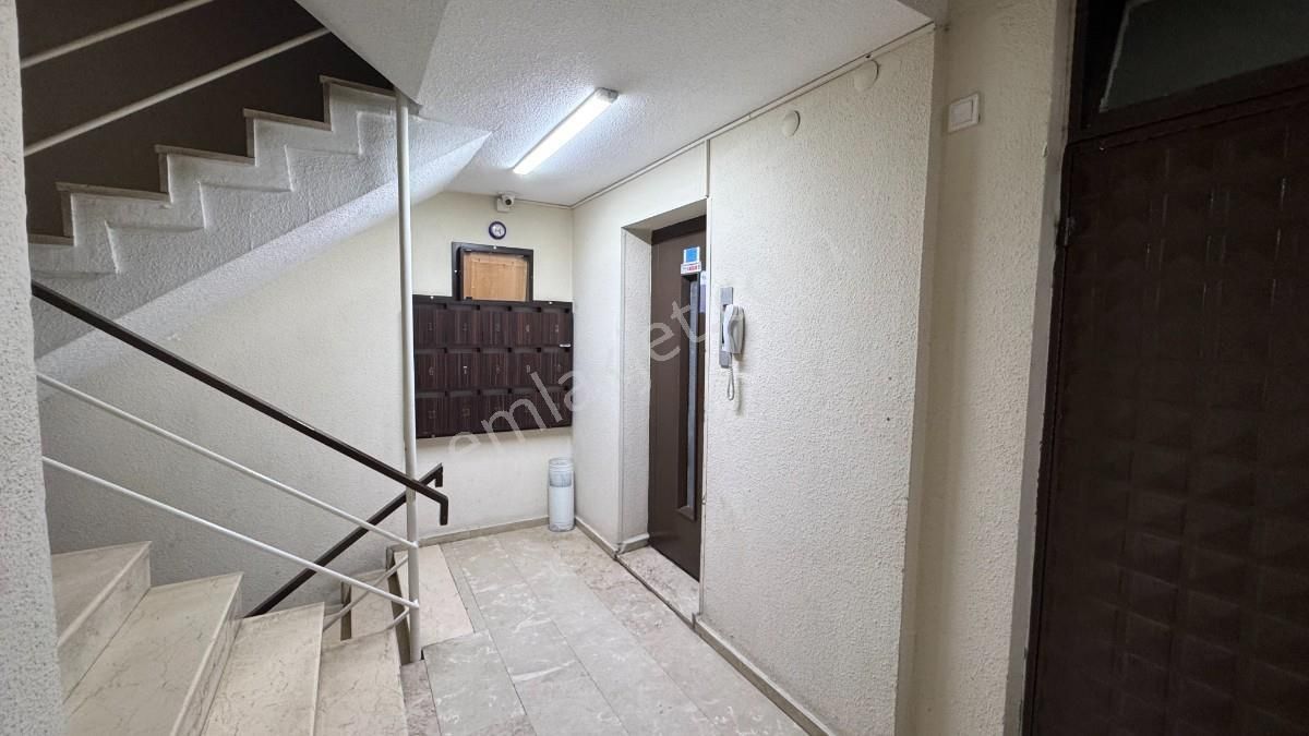 Bornova Cumhuriyet Meydanında 3+1 Kiralık Doğalgazlı Geniş Daire - Görsel 35