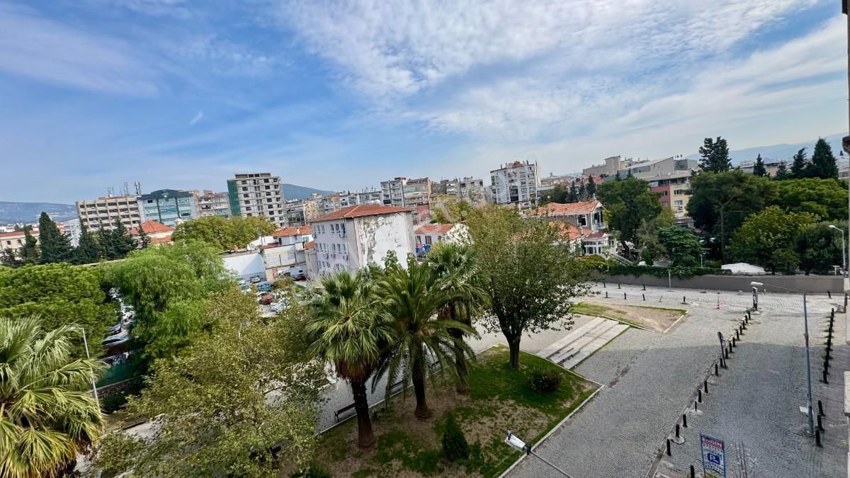 Bornova Cumhuriyet Meydanında 3+1 Kiralık Doğalgazlı Geniş Daire - Görsel 9