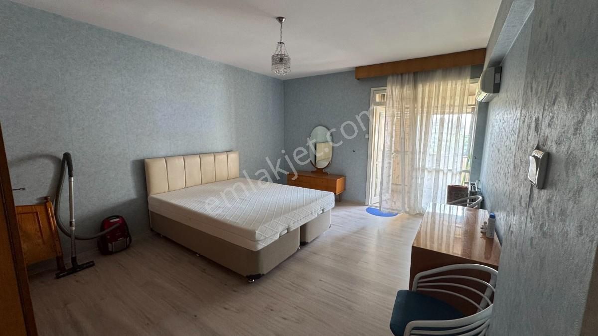 Bornova Cumhuriyet Meydanında 3+1 Kiralık Doğalgazlı Geniş Daire - Görsel 13