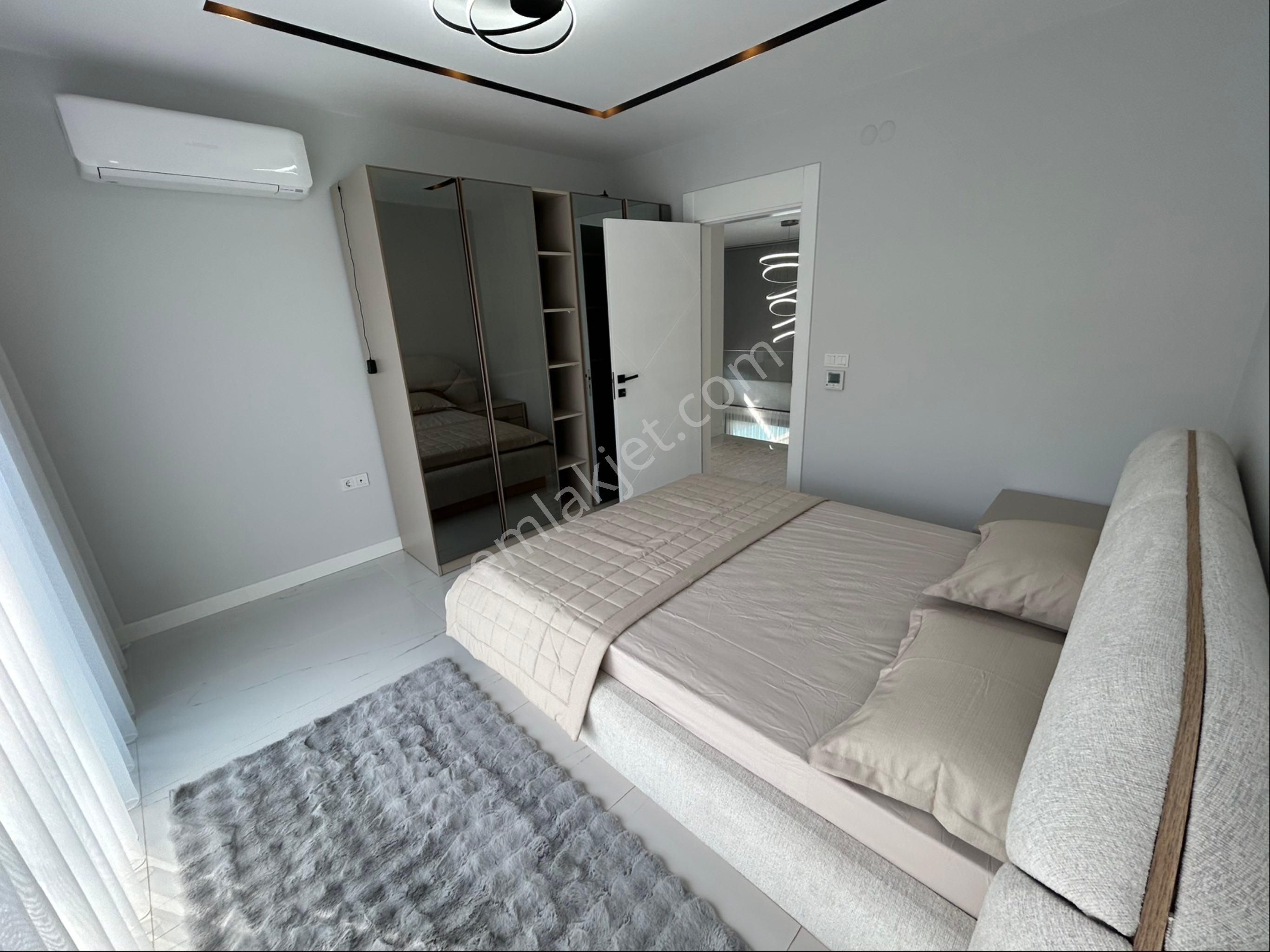 Kuşadası Avm Bölgesinde Müstalik Özel Havuzlu 5+1 Lüks Villa - Görsel 16