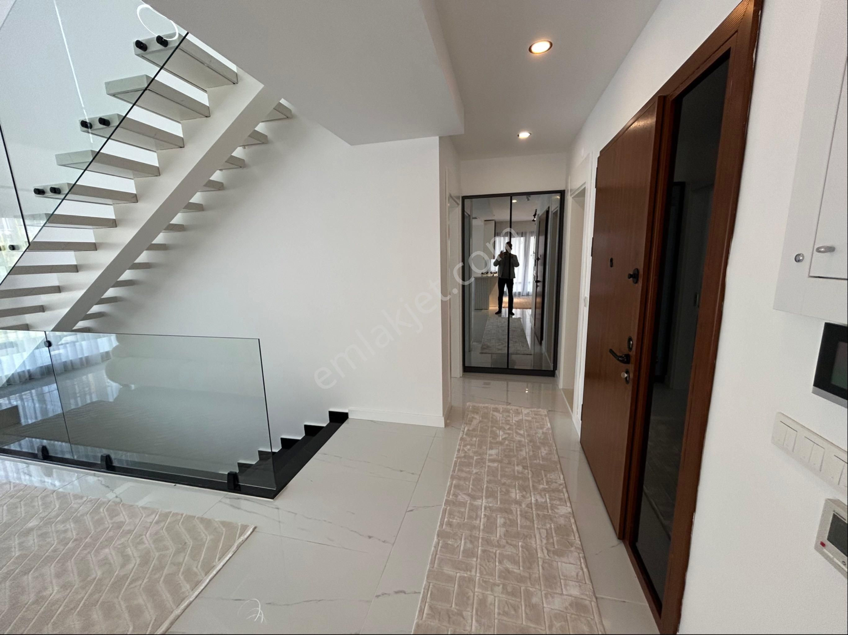 Kuşadası Avm Bölgesinde Müstalik Özel Havuzlu 5+1 Lüks Villa - Görsel 32