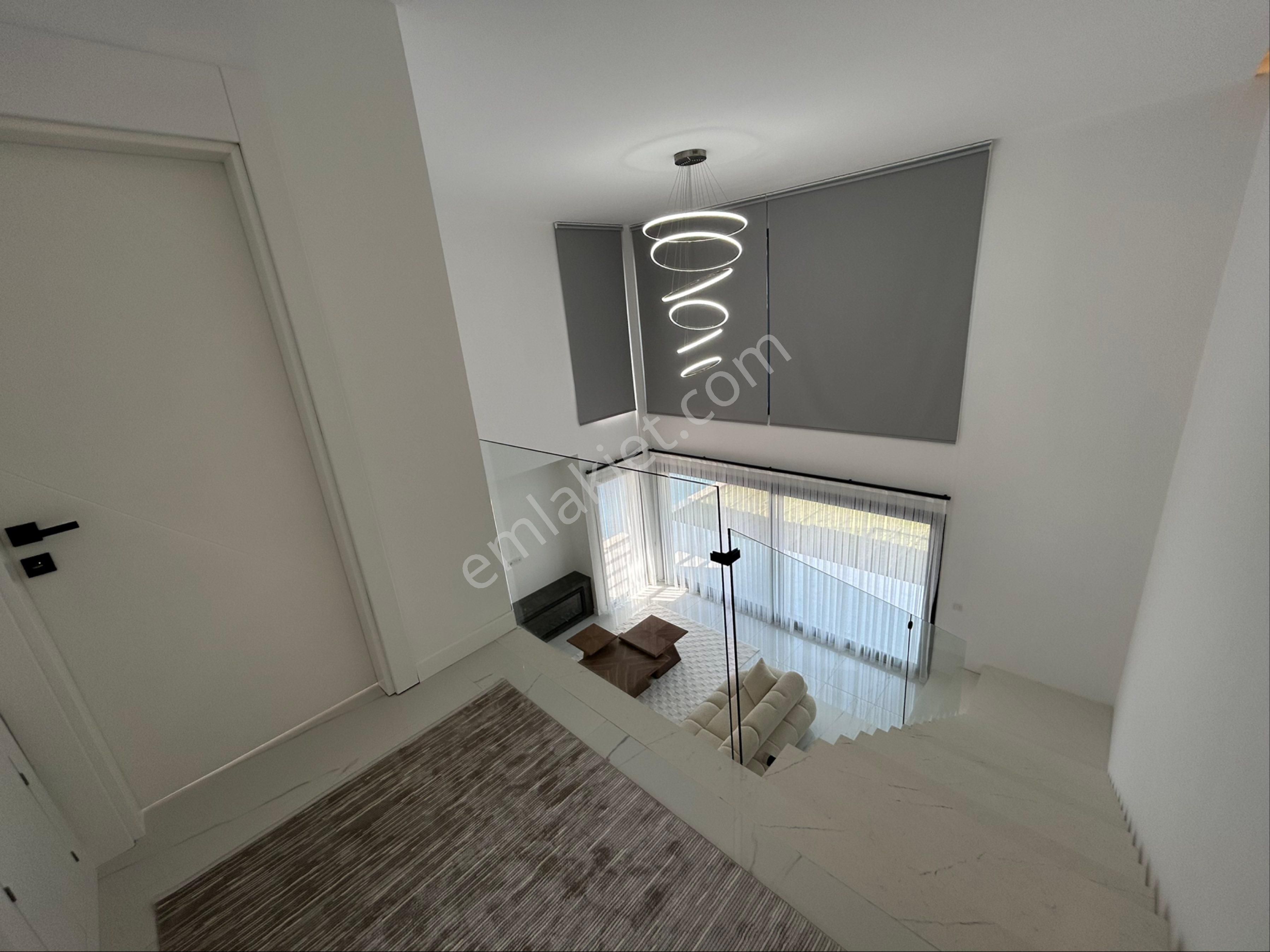 Kuşadası Avm Bölgesinde Müstalik Özel Havuzlu 5+1 Lüks Villa - Görsel 13