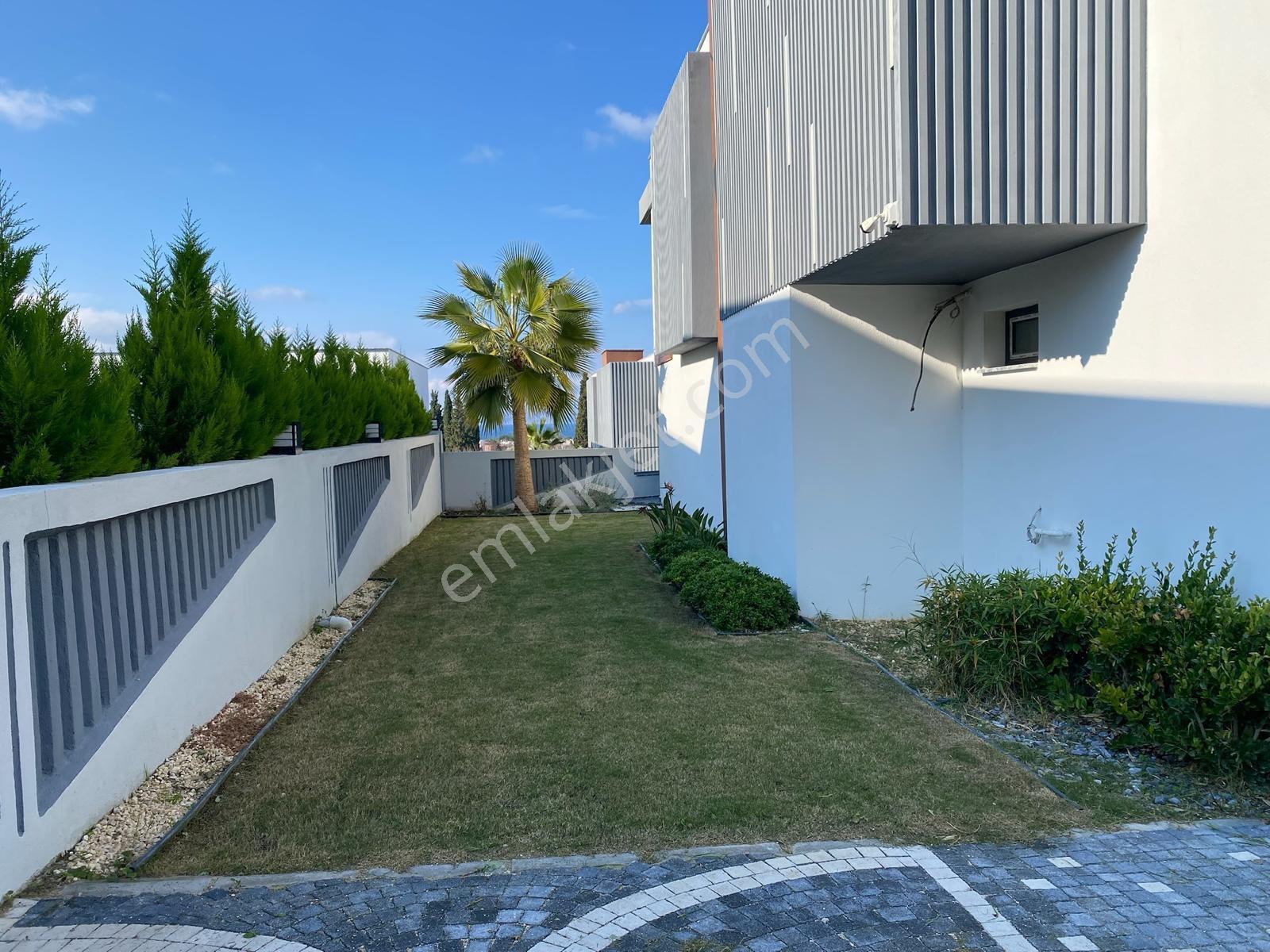 Kuşadası Karaova'da Müstakil Özel Havuzlu Ultra Lüks Satılık Villa - Görsel 18