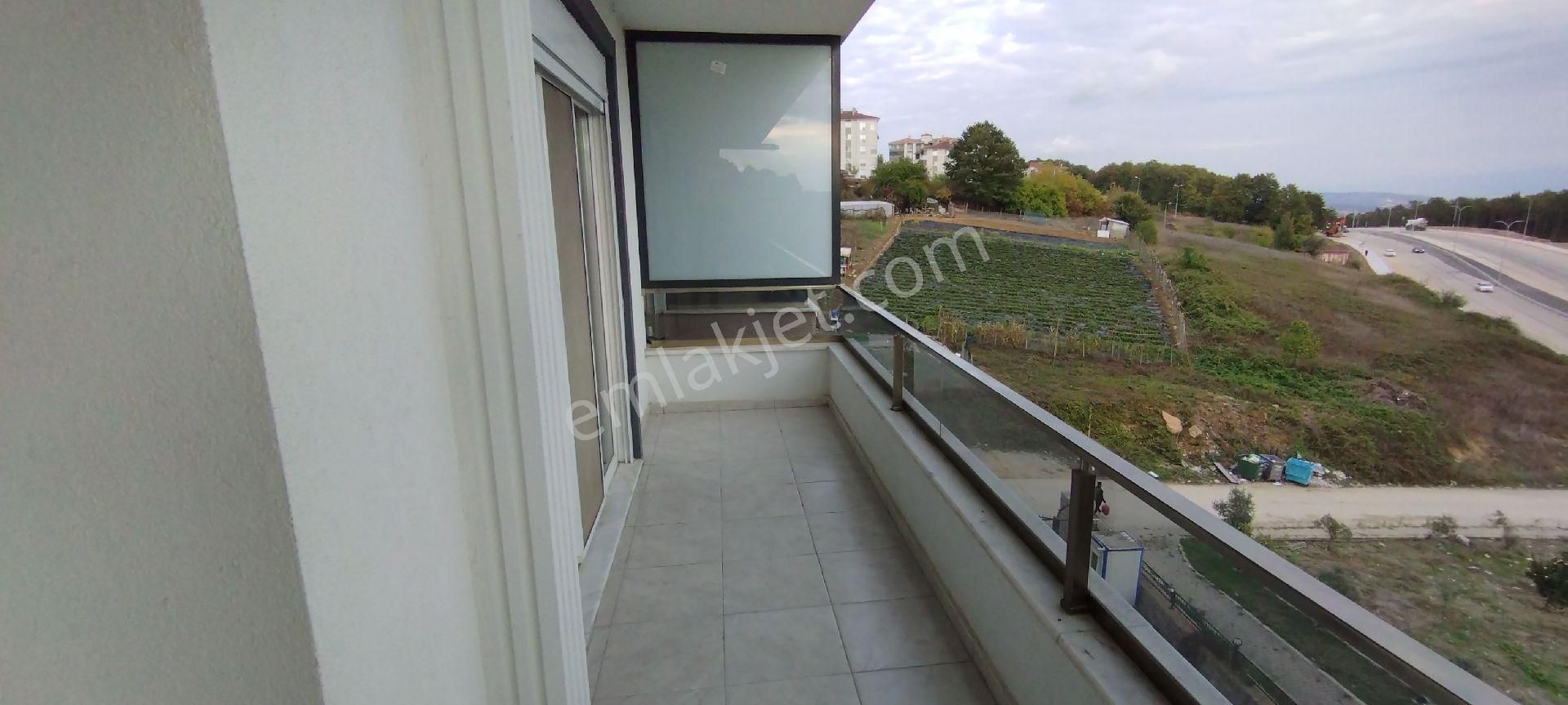 Sakarya Zümrüt Emlak'tan Korucuk Araştırma Hastanesi Yanı Eşyalı Kiralık 3+1 Daire - Görsel 12