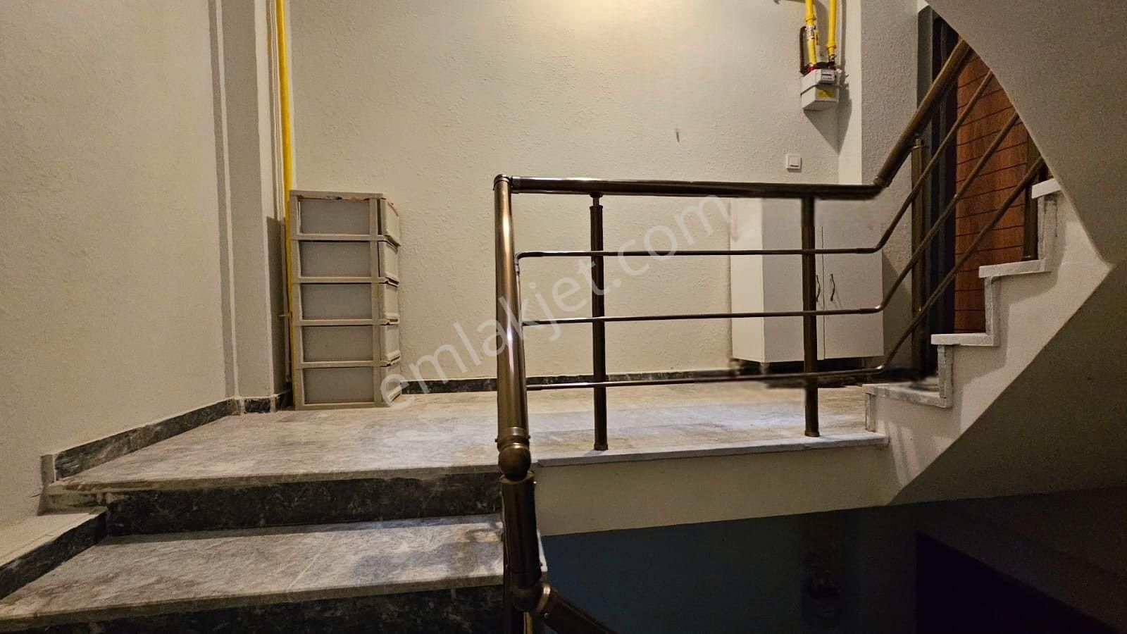 Roma' Dan Akhisar Mahallesi' Nde Satılık Daire - Görsel 3