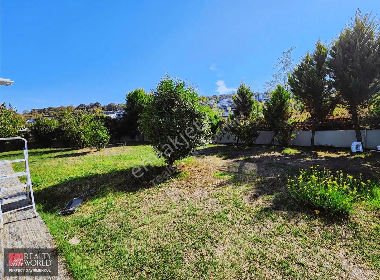 *realty World* Zekeriyaköyde Geniş Bahçeli,kiralık İkiz Villa - Görsel 8