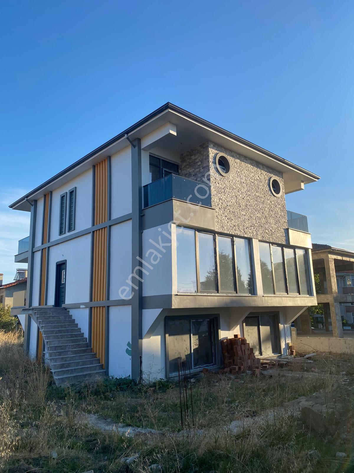 Ege Emlak'tan Aşşağı Zaferiye Mahallesi 4+1 180 M2