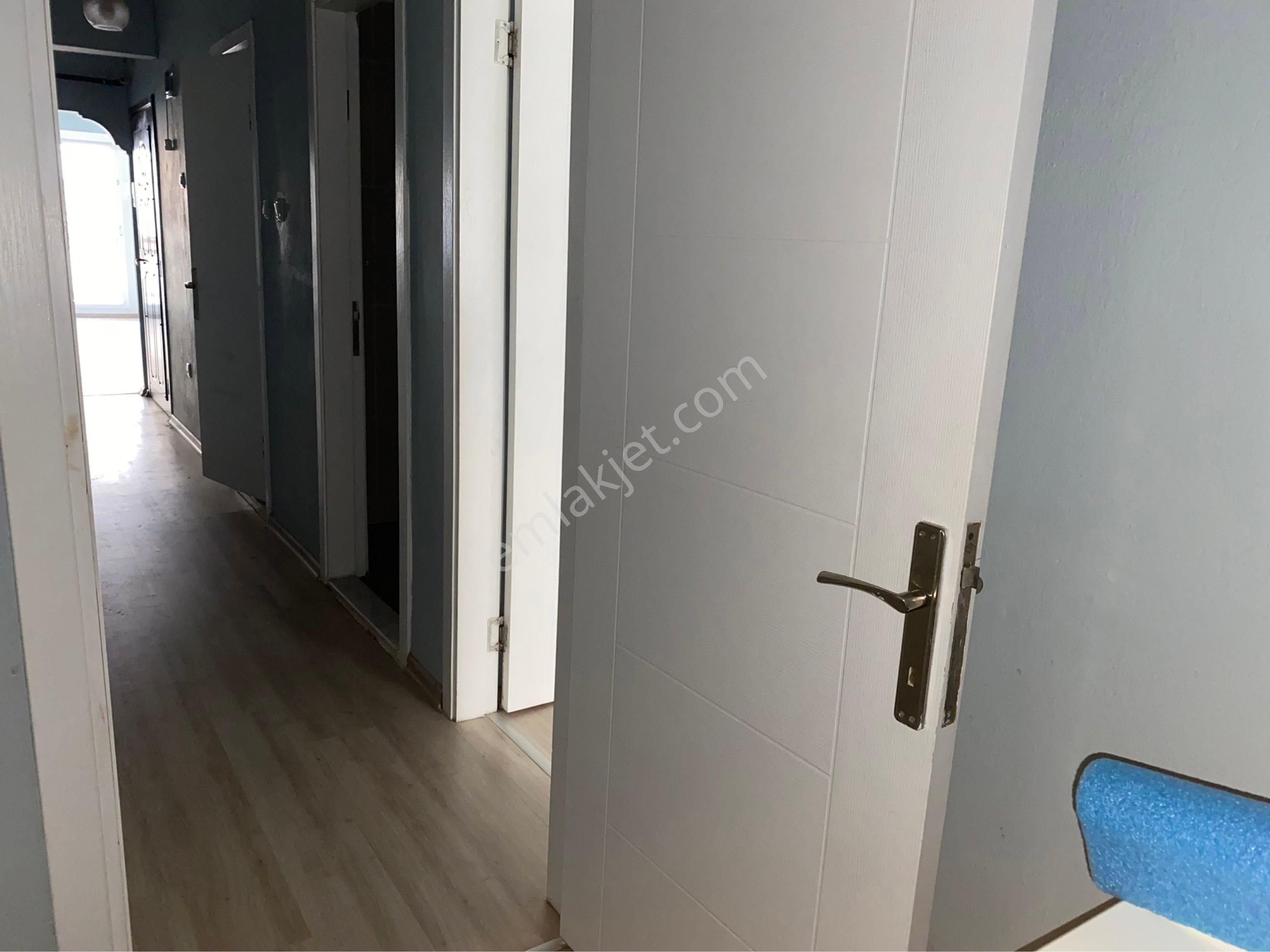 Karşıyaka Metrosuna Çok Yakını Tadilatlı Doğalgazlı 1.kat Kiralık Daire - Görsel 22