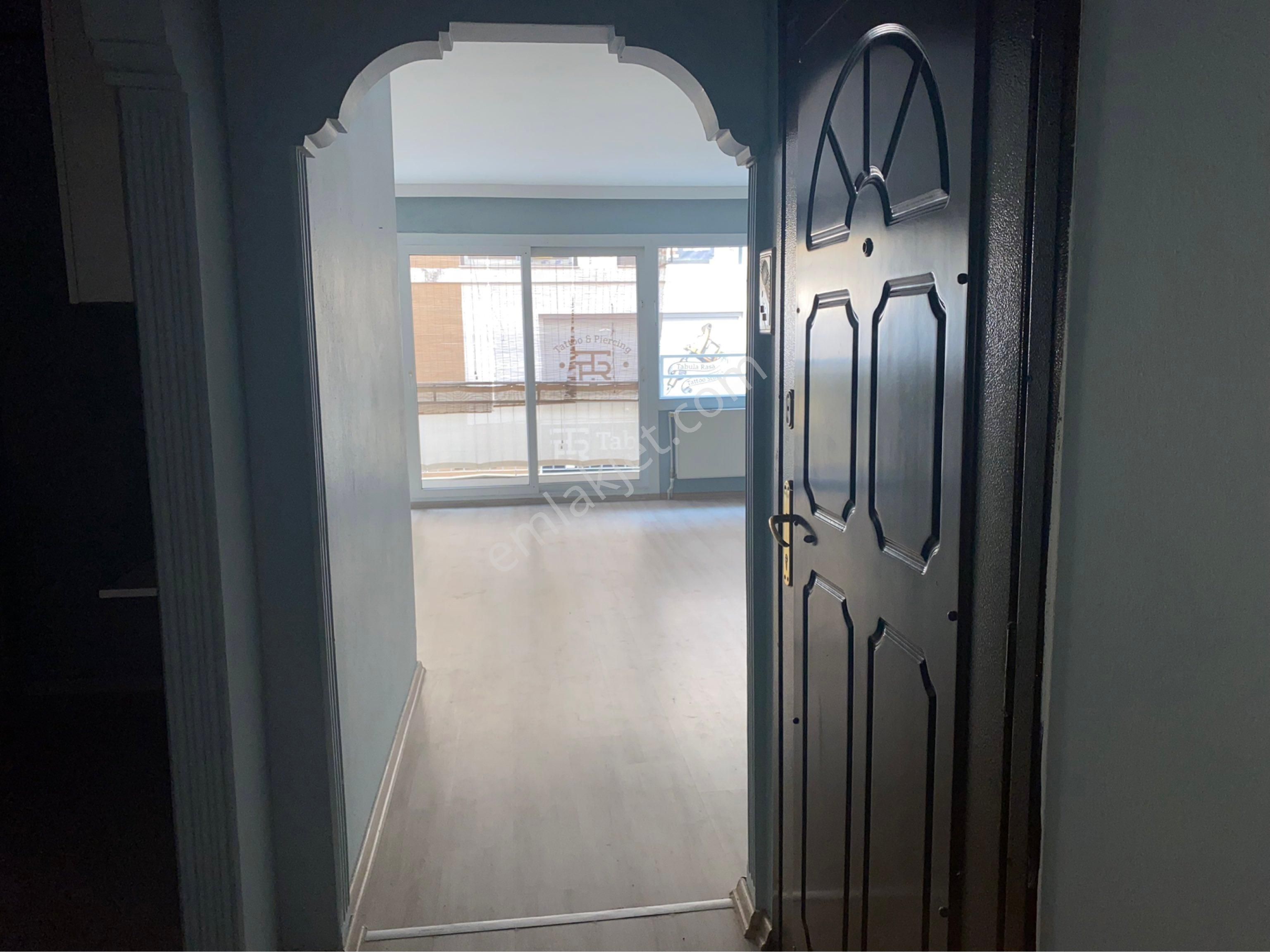 Karşıyaka Metrosuna Çok Yakını Tadilatlı Doğalgazlı 1.kat Kiralık Daire - Görsel 3