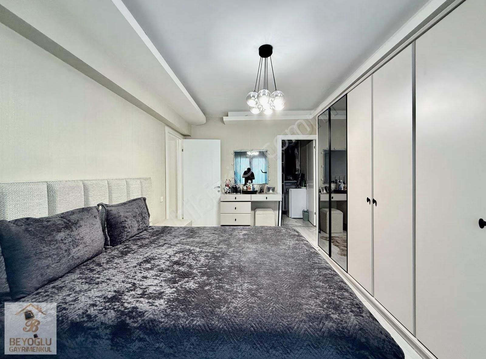 Beyoğlu'ndan Teras Balkonlu 7.kat Masafsız 4+1 Site Dairesi - Görsel 19