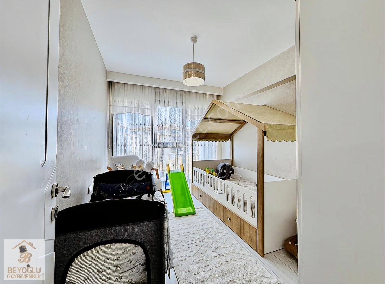 Beyoğlu'ndan Teras Balkonlu 7.kat Masafsız 4+1 Site Dairesi - Görsel 24