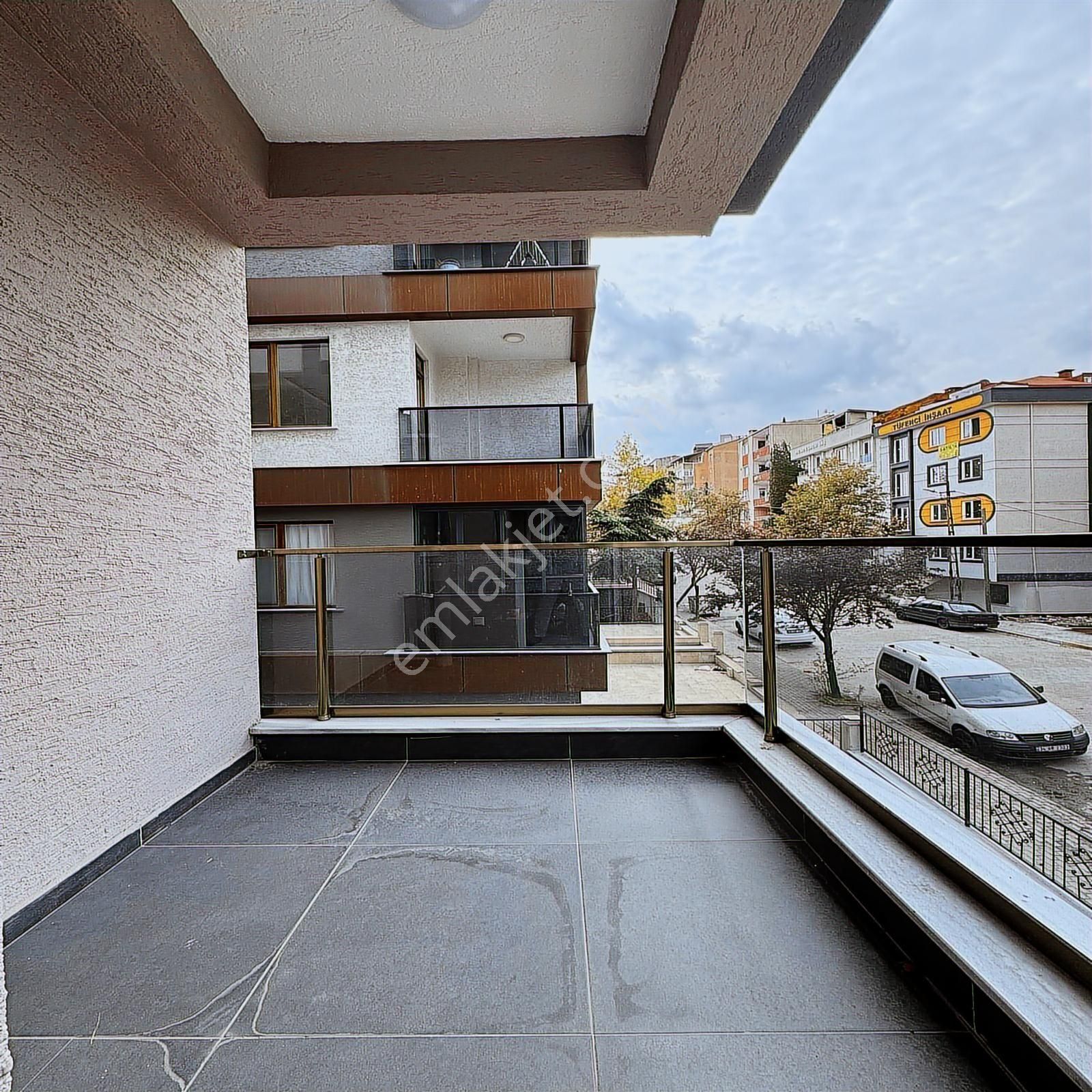 Yakuplu'da Sıfır Ayarında Dekorlu Tertemiz 2+1 Arakat Daire