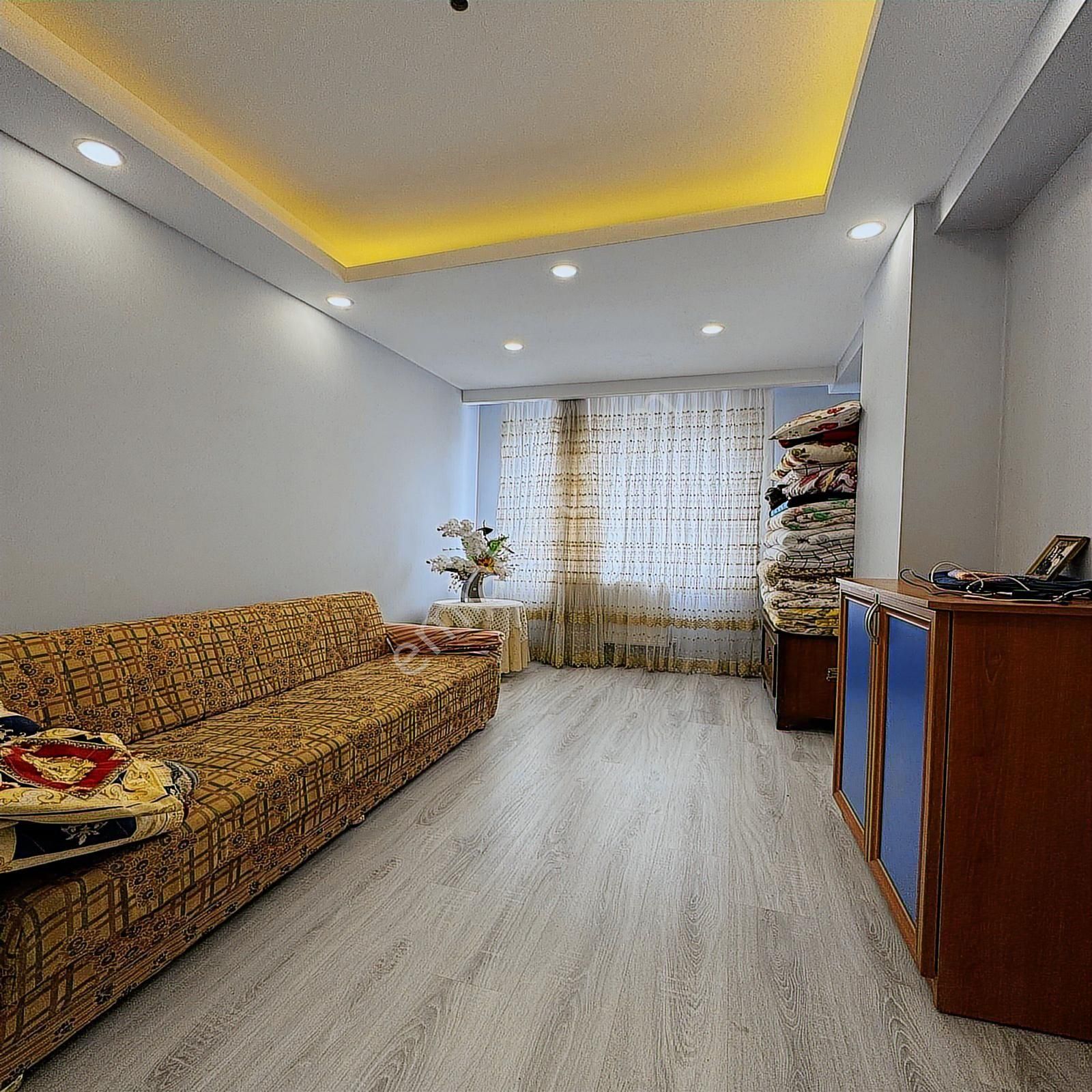 Yakuplu'da Sıfır Ayarında Dekorlu Tertemiz 2+1 Arakat Daire - Görsel 2