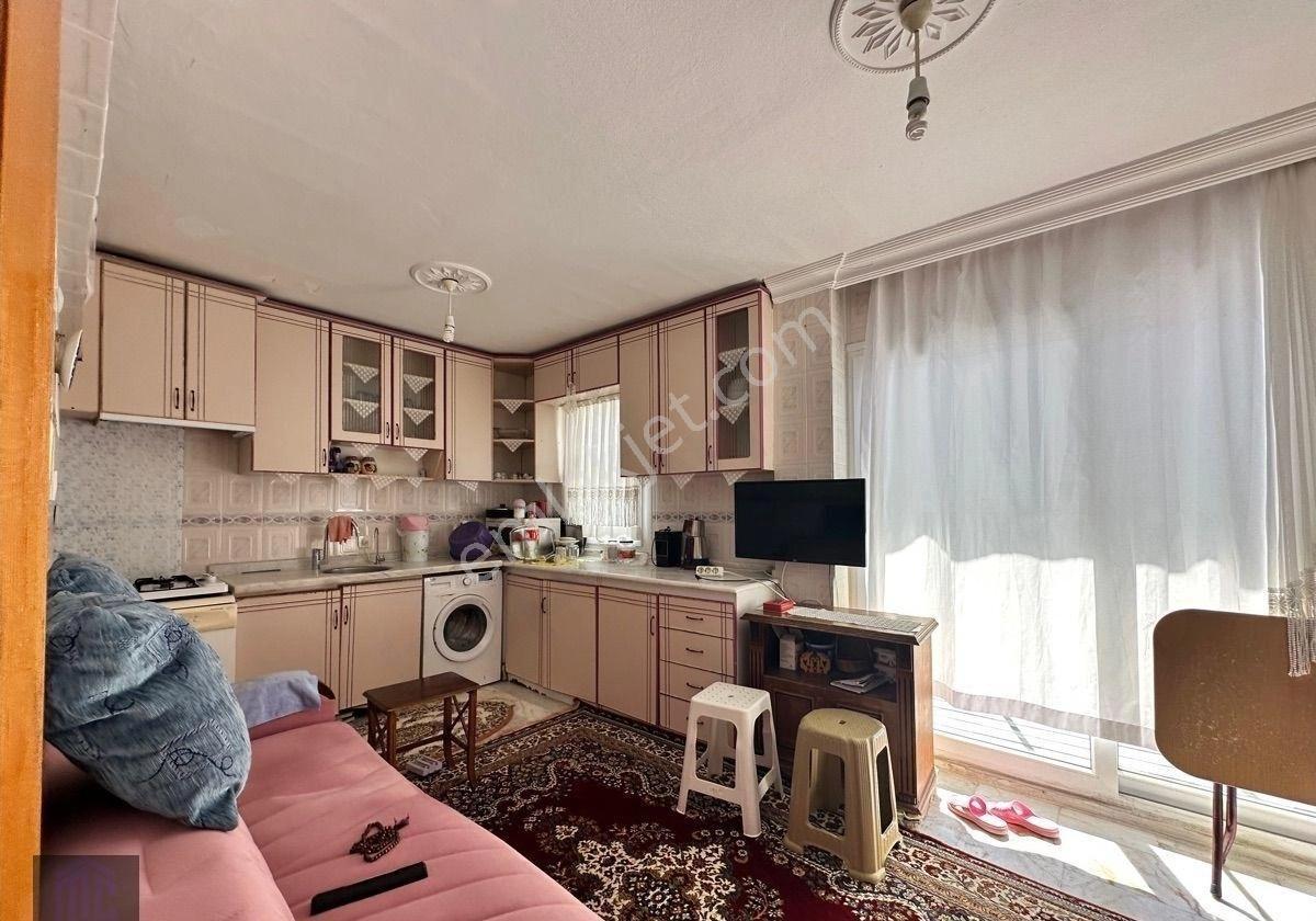 Gümüldürde Denize Çok Yakın Manzaralı Büyük Daire Fırsatı - Görsel 14