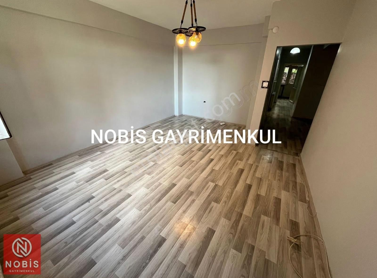 Üsküdar Tam Merkezde 2+1 Kullanışlı Arakat Satılık Daire - Görsel 3