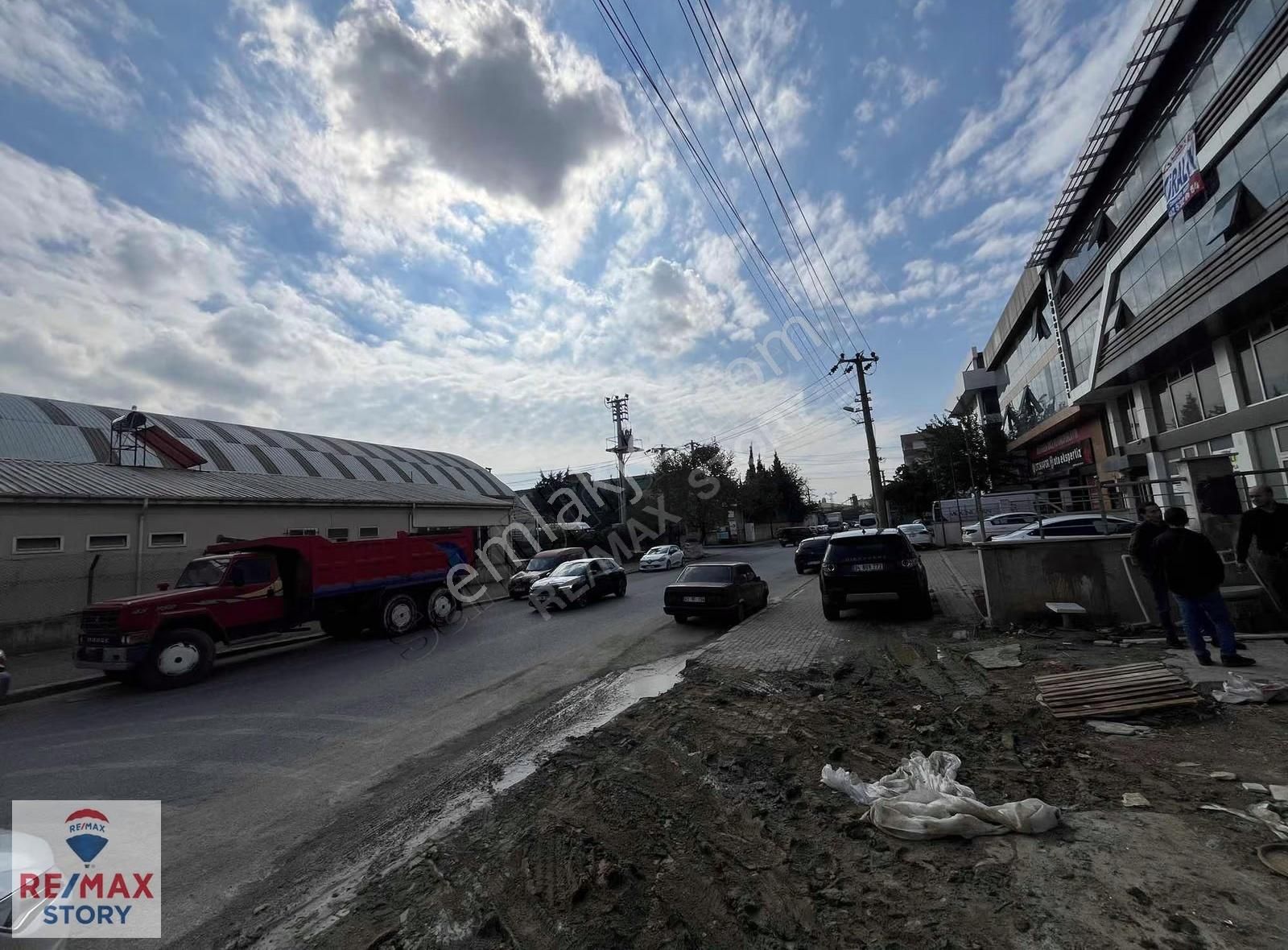 Çayırova Yenimahalle Cadde Üzeri Satılık 260m2 Dükkan - Görsel 3