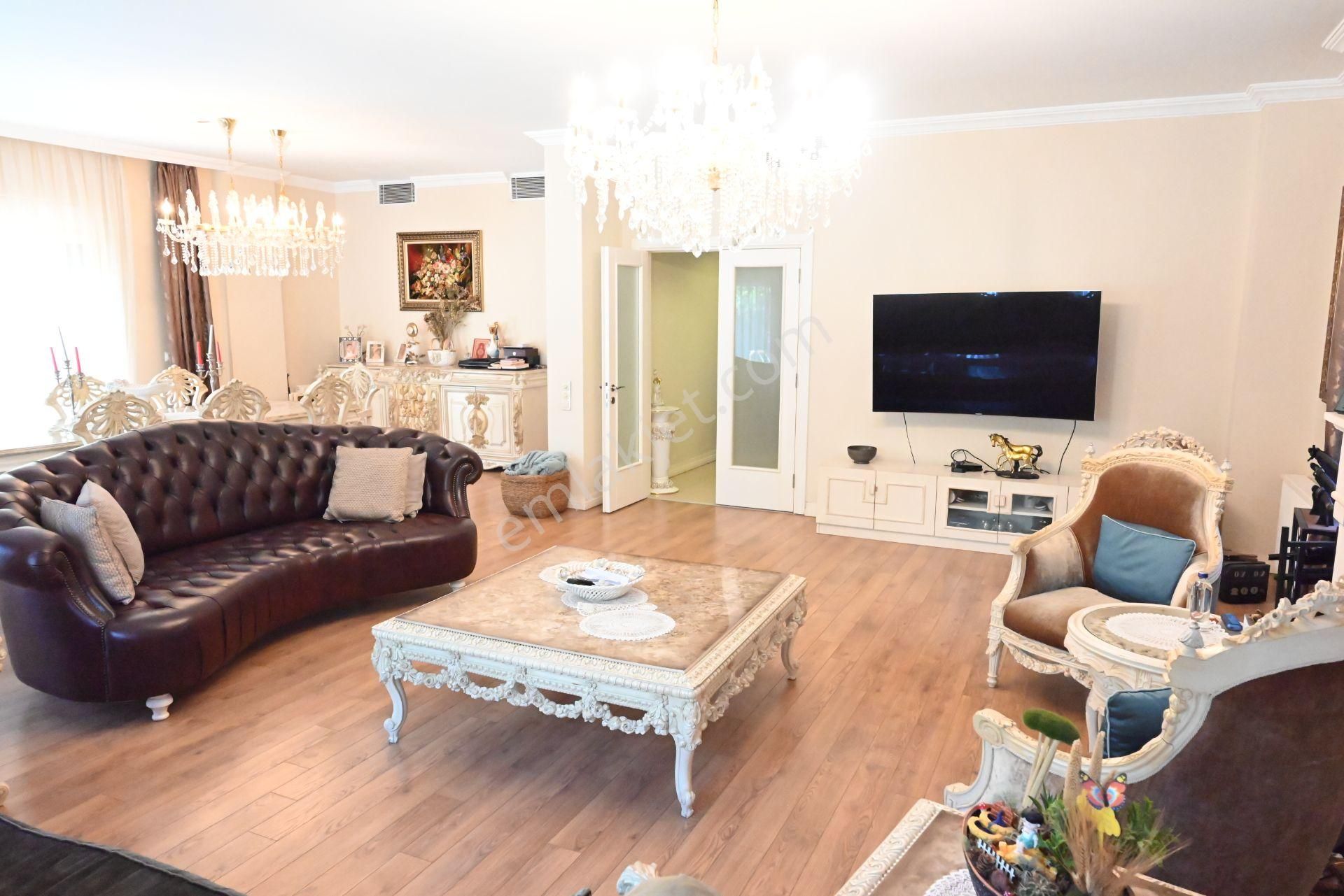 Üstünkent Emlak'tan Site İçi Lüks Geniş 8+1 Satılık Villa - Görsel 17