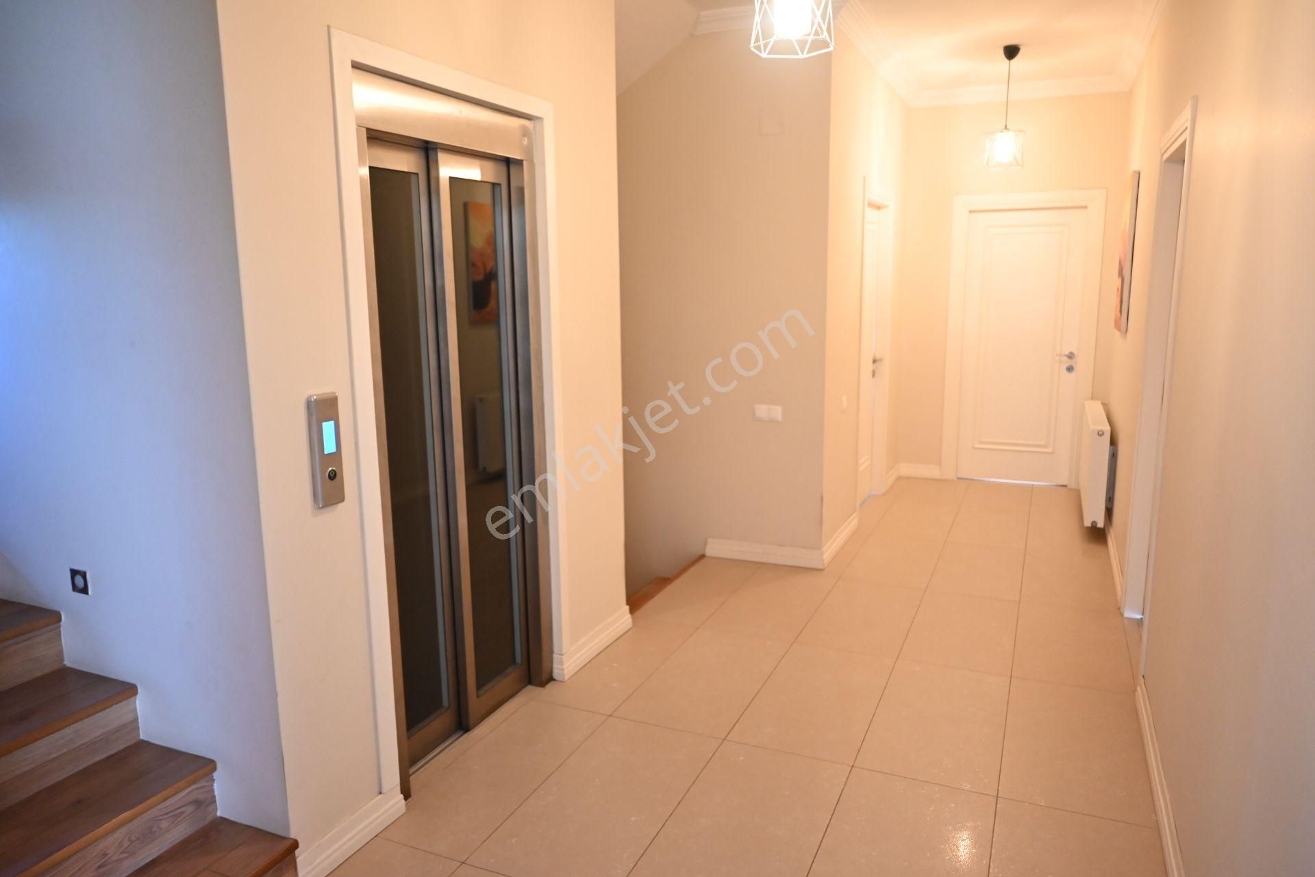 Üstünkent Emlak'tan Site İçi Lüks Geniş 8+1 Satılık Villa - Görsel 33