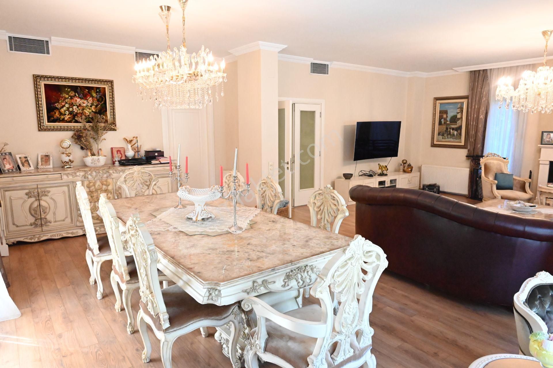 Üstünkent Emlak'tan Site İçi Lüks Geniş 8+1 Satılık Villa - Görsel 18