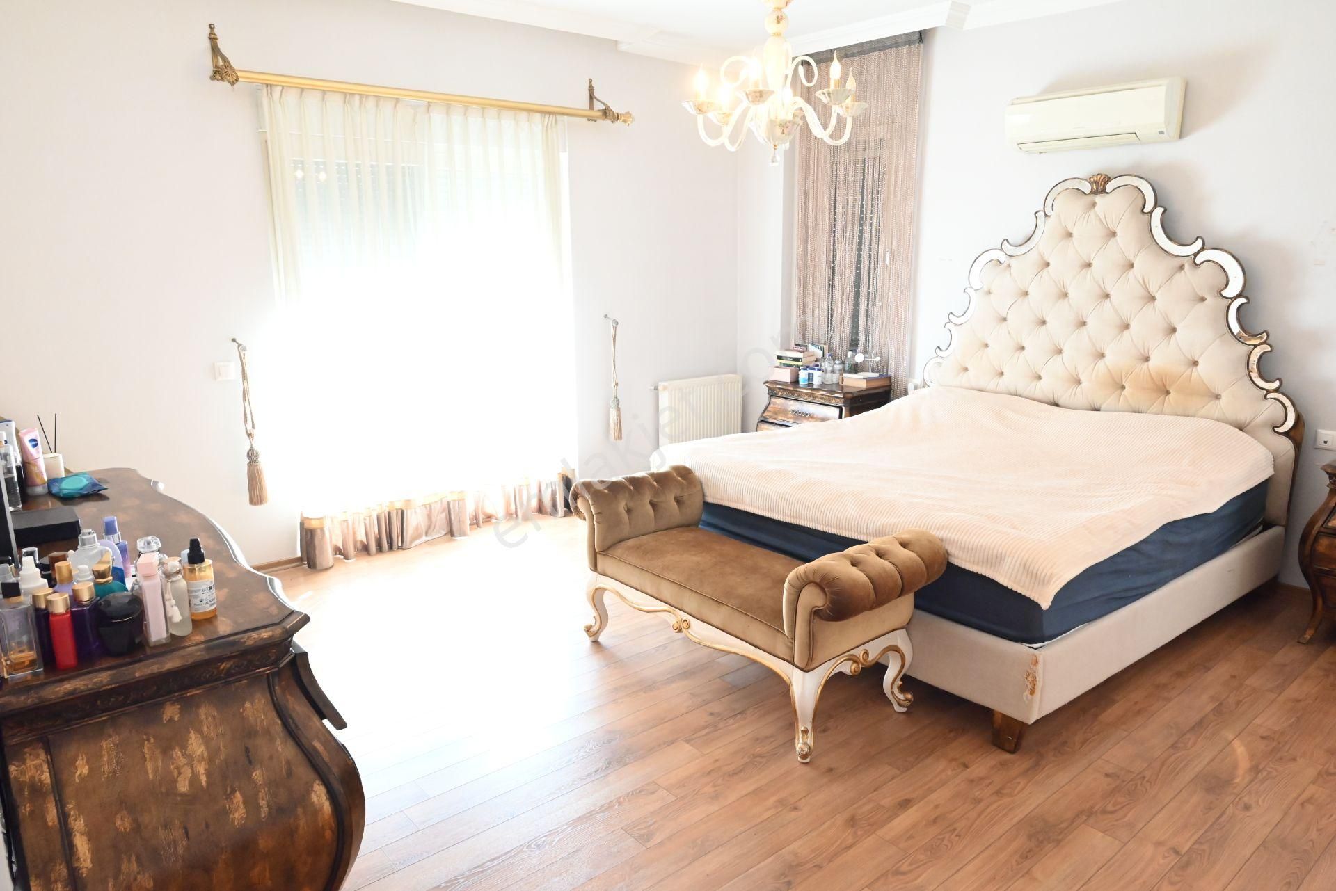 Üstünkent Emlak'tan Site İçi Lüks Geniş 8+1 Satılık Villa - Görsel 27