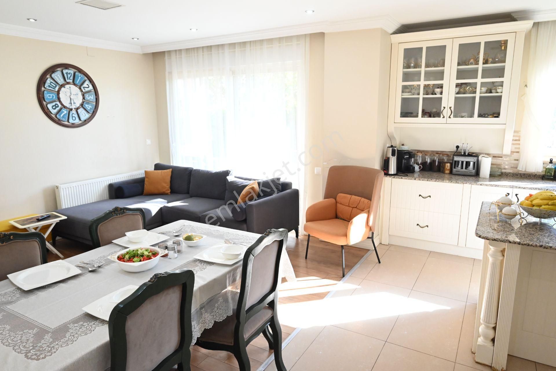 Üstünkent Emlak'tan Site İçi Lüks Geniş 8+1 Satılık Villa - Görsel 11