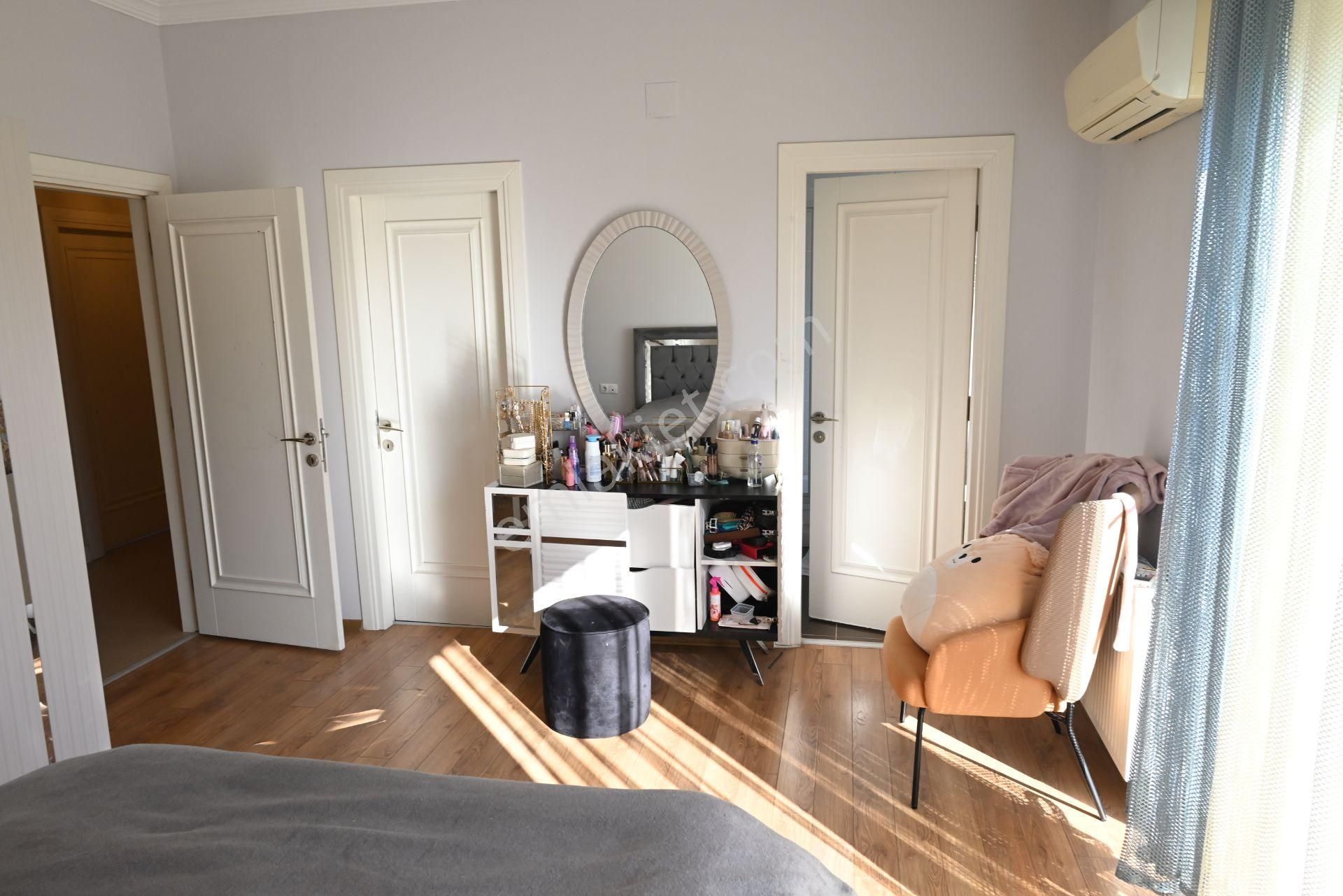 Üstünkent Emlak'tan Site İçi Lüks Geniş 8+1 Satılık Villa - Görsel 25