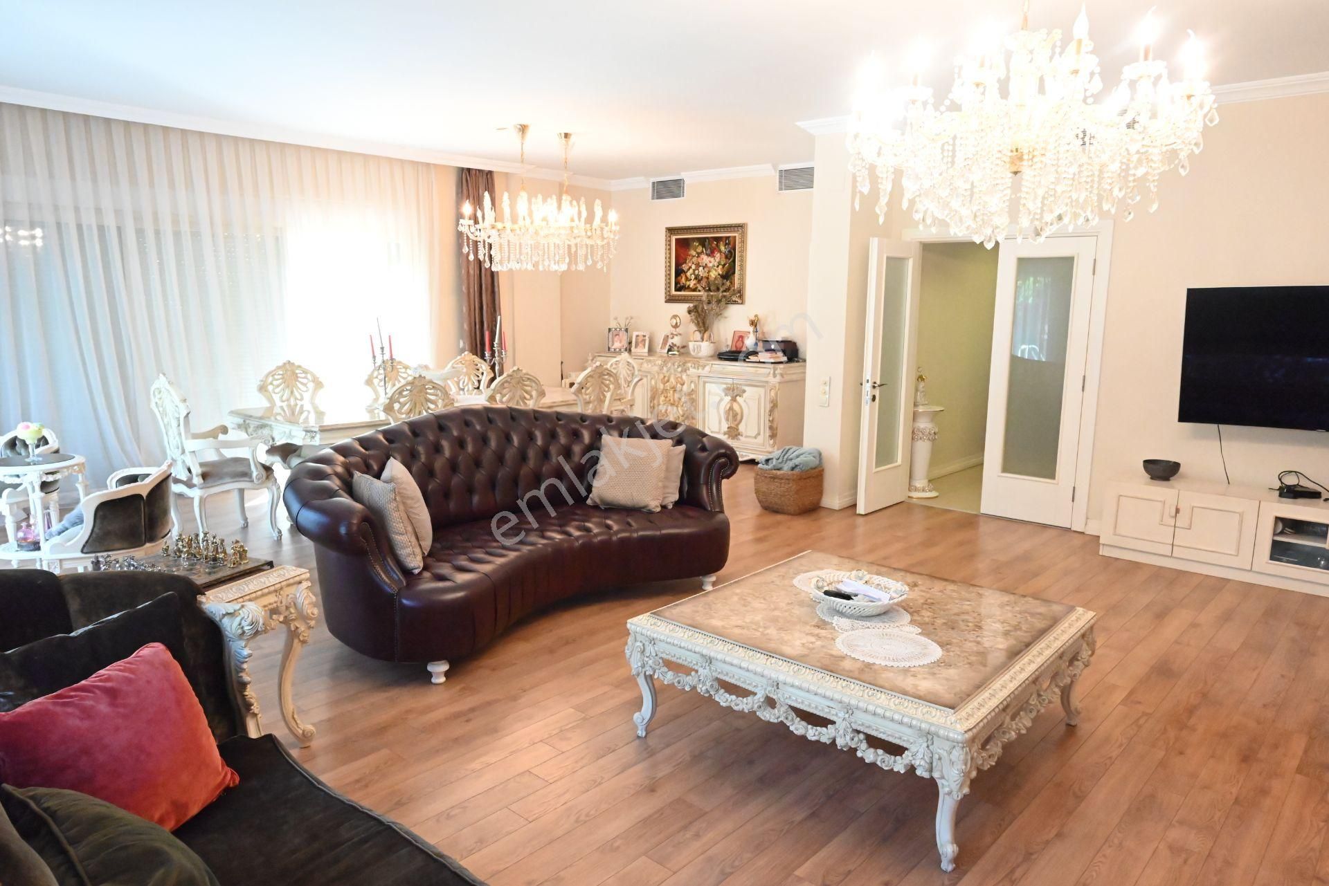 Üstünkent Emlak'tan Site İçi Lüks Geniş 8+1 Satılık Villa - Görsel 16