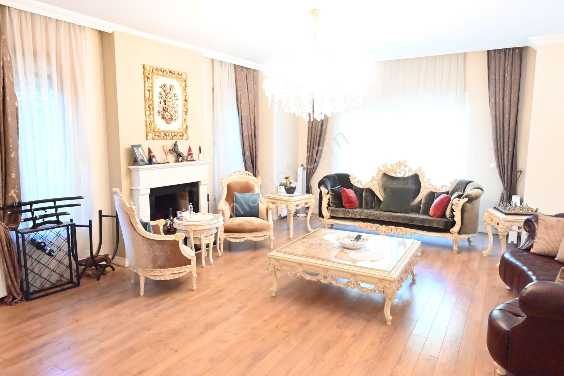 Üstünkent Emlak'tan Site İçi Lüks Geniş 8+1 Satılık Villa - Görsel 12