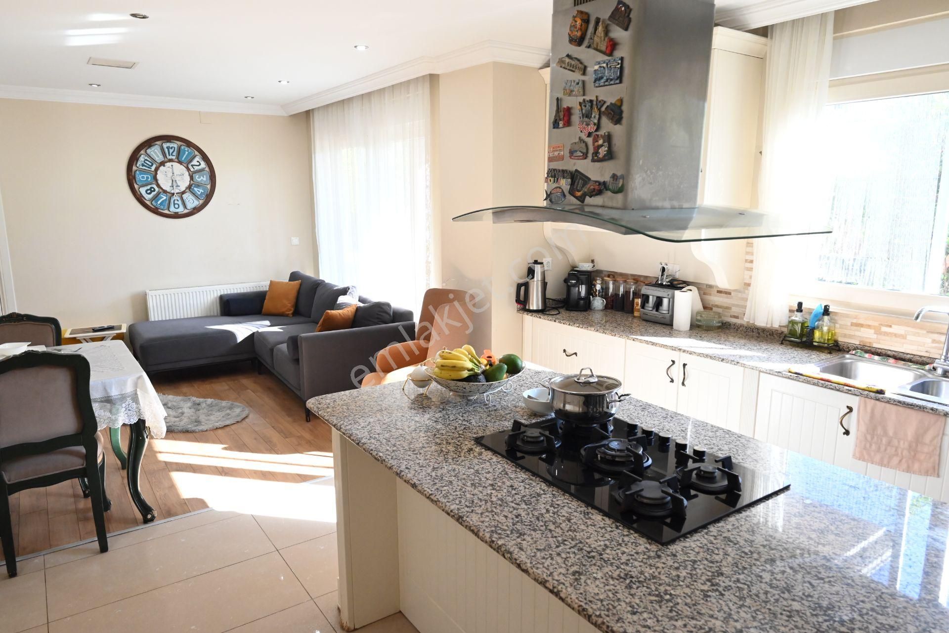 Üstünkent Emlak'tan Site İçi Lüks Geniş 8+1 Satılık Villa - Görsel 9