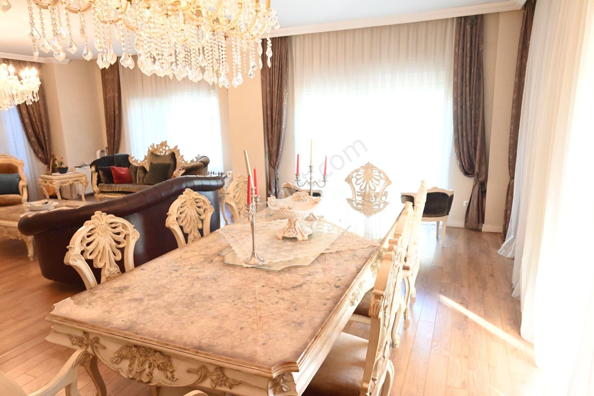 Üstünkent Emlak'tan Site İçi Lüks Geniş 8+1 Satılık Villa - Görsel 21