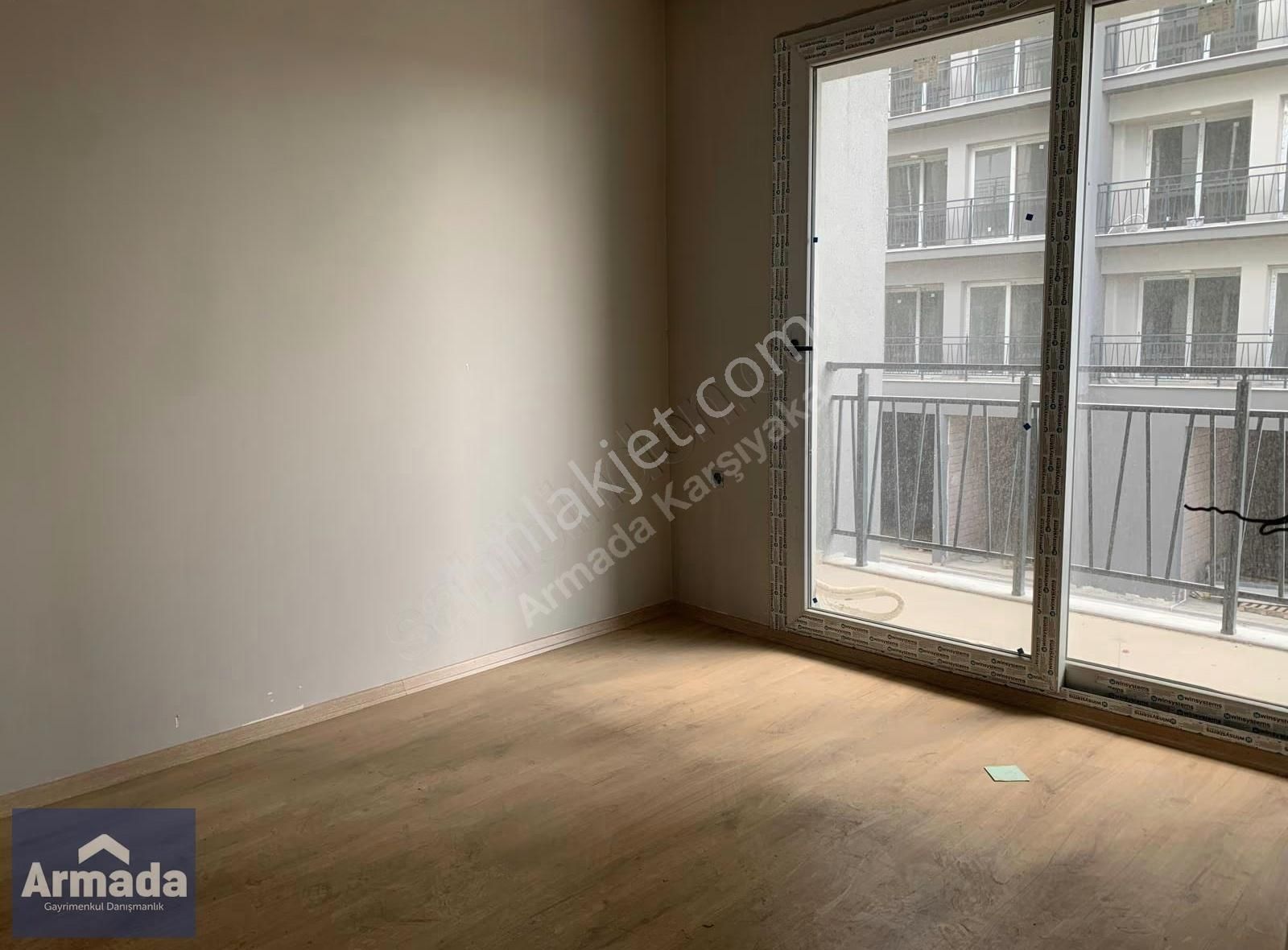 Katip Çelebi Üniv. Karşısında Site İçerisinde Satılık 1+1 Daire - Görsel 11