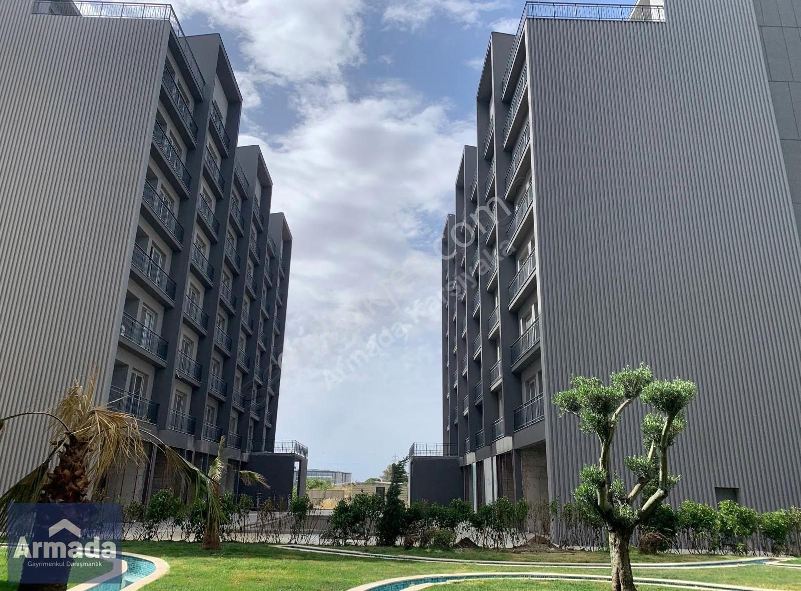 Katip Çelebi Üniv. Karşısında Site İçerisinde Satılık 1+1 Daire