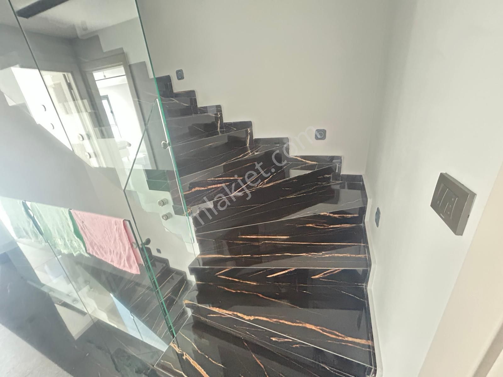 Gökçenden Site İçerisinde Müsatakil Havuzlu 3+1 Villa - Görsel 15