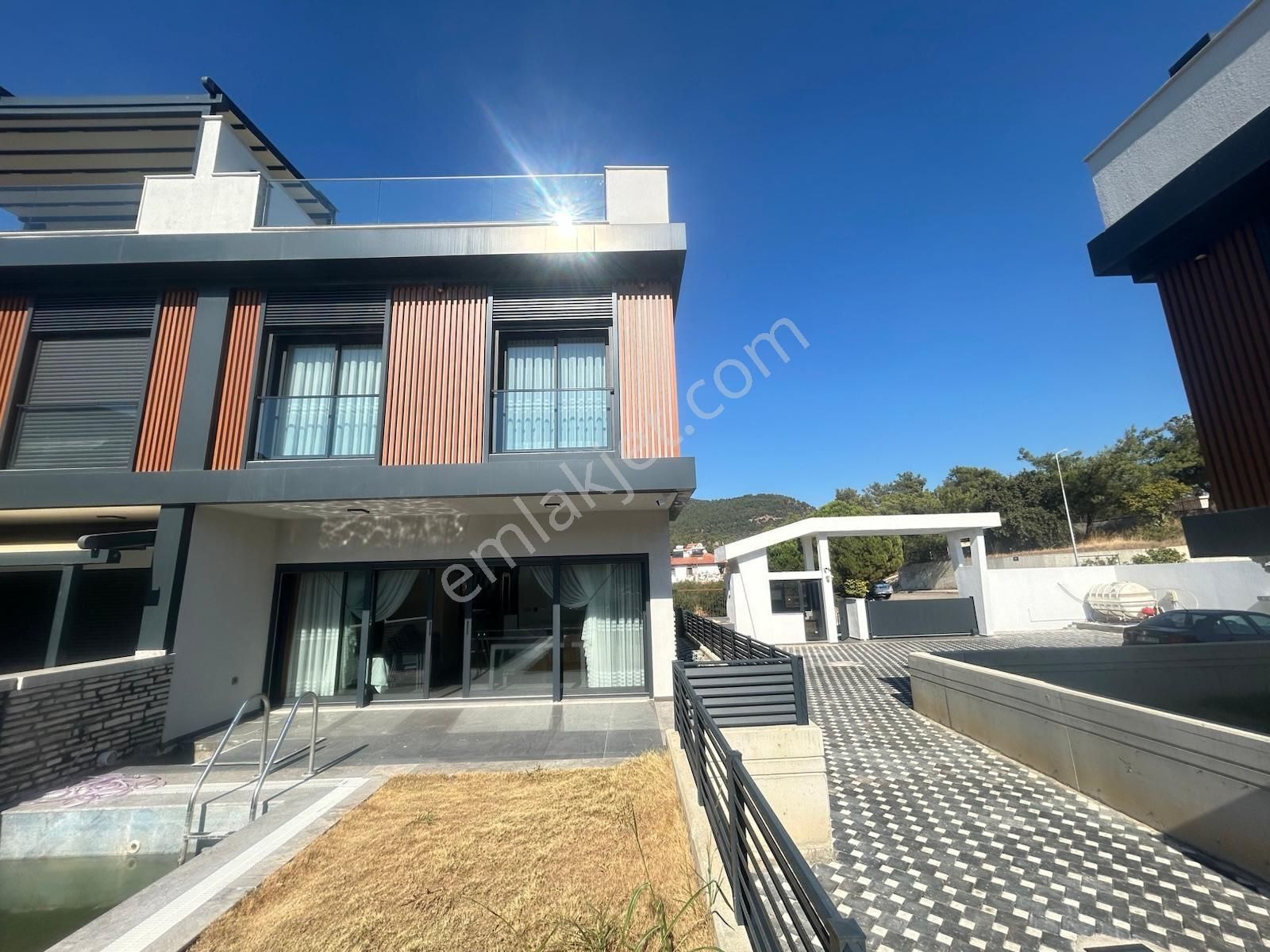 Gökçenden Site İçerisinde Müsatakil Havuzlu 3+1 Villa - Görsel 19