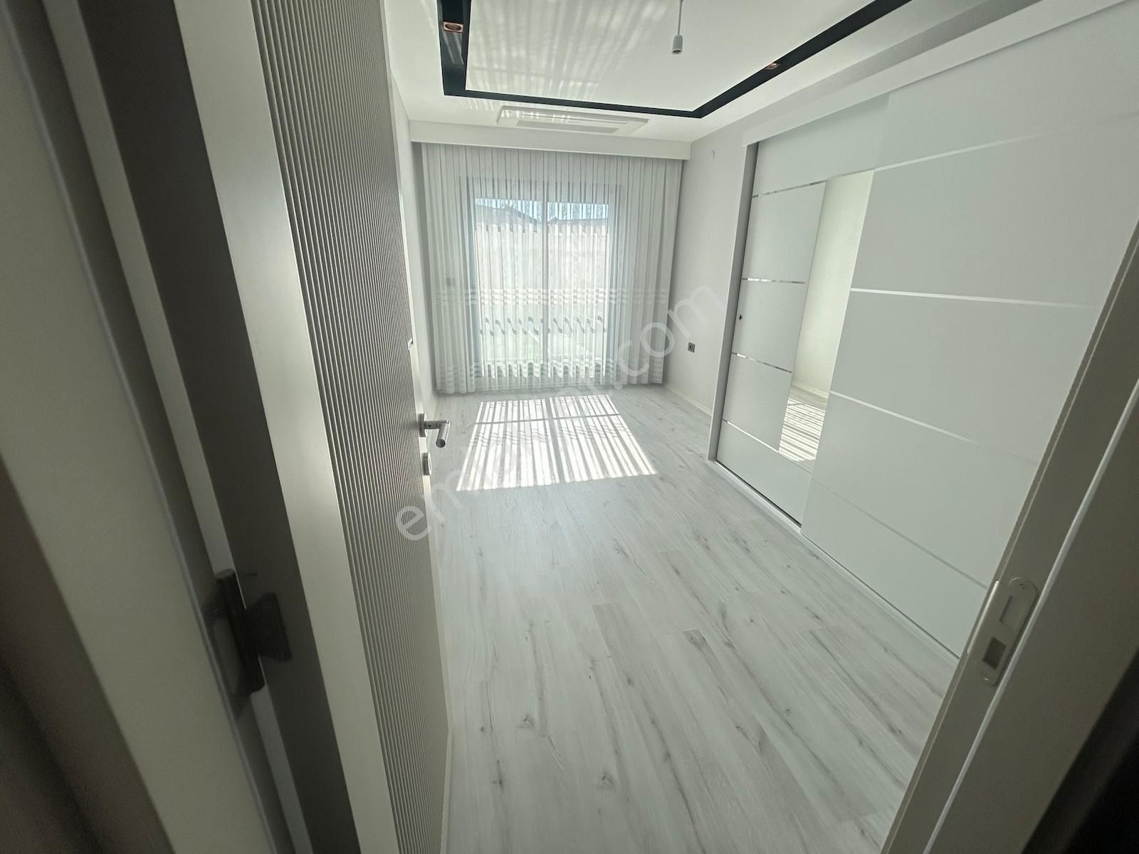 Gökçenden Site İçerisinde Müsatakil Havuzlu 3+1 Villa - Görsel 27