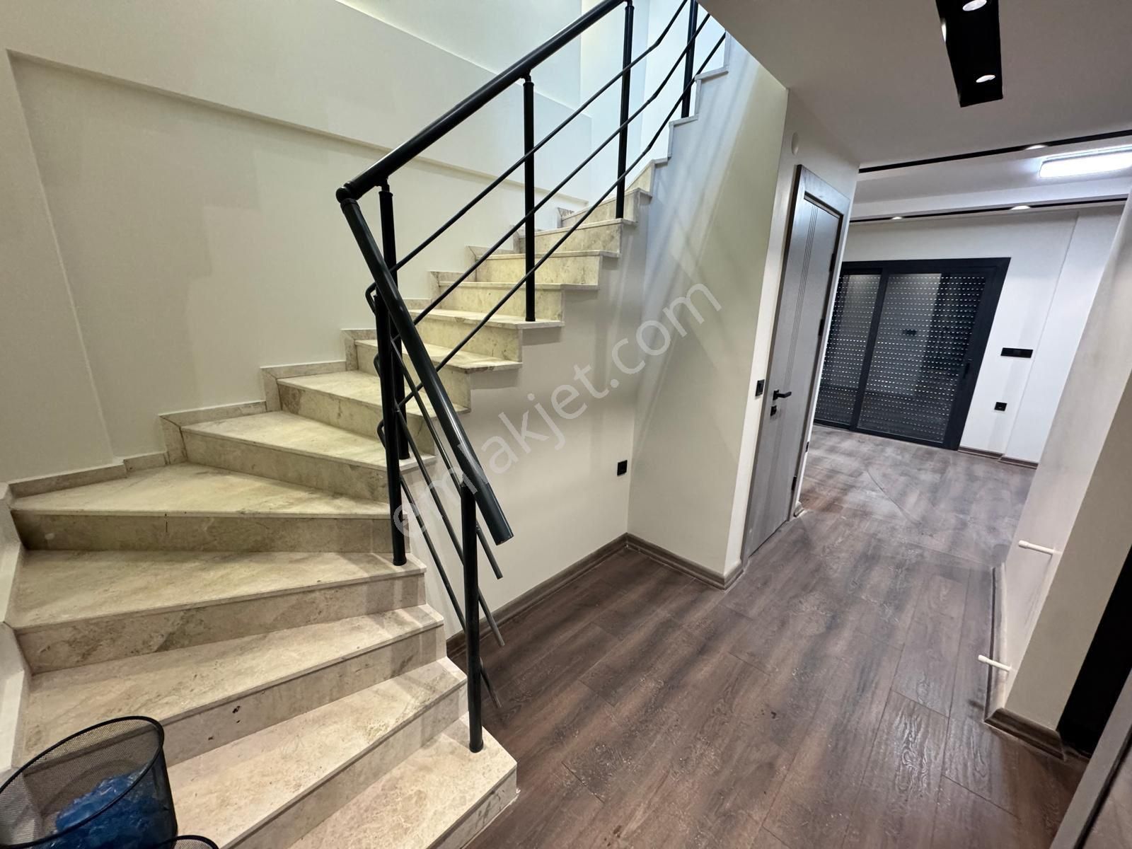 Gökçenden Site İçerisinde Havuzluve Otoparklı 3+1 Villa - Görsel 13