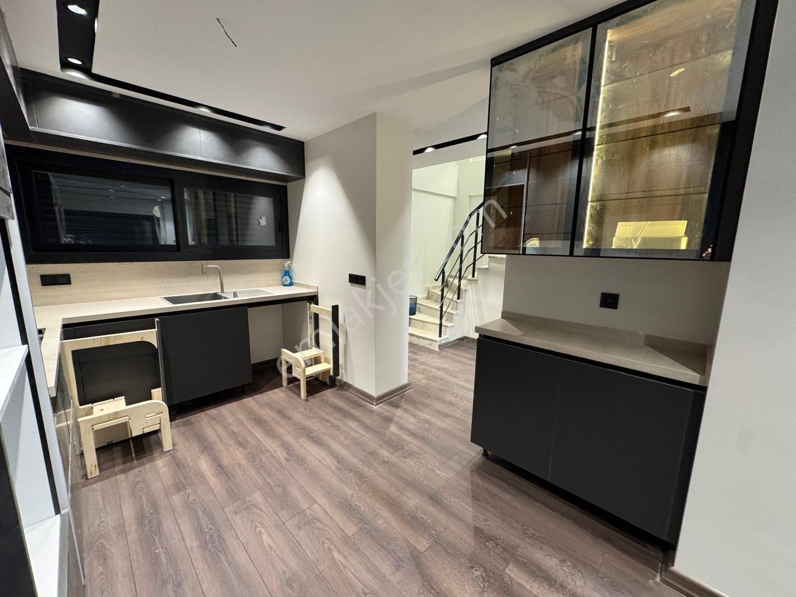 Gökçenden Site İçerisinde Havuzluve Otoparklı 3+1 Villa - Görsel 10