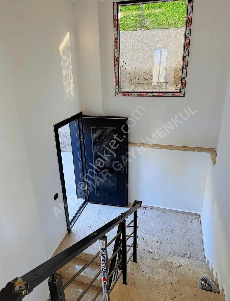 Muğla Fethiye Yeşilüzümlüde Satılık 6+1 Havuzlu Tripleks Villa